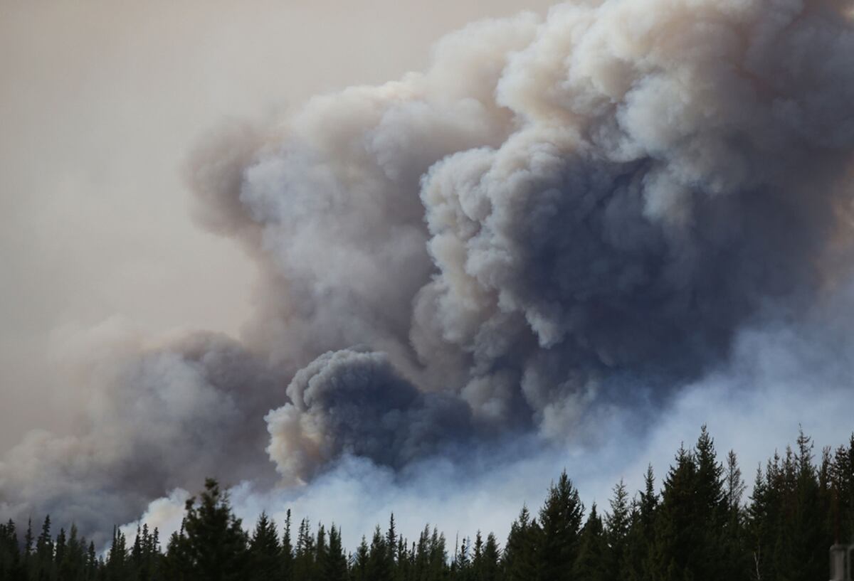 Incendios en Canadá destruyen 665 viviendas La Nación