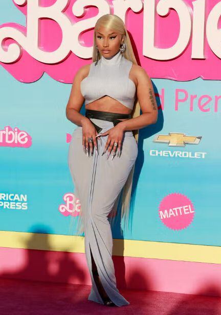 La cantante Nicki Minaj es otra gran figura que colaboró en la película. Aquí muestra su elegante traje de Alaia. Foto: AFP