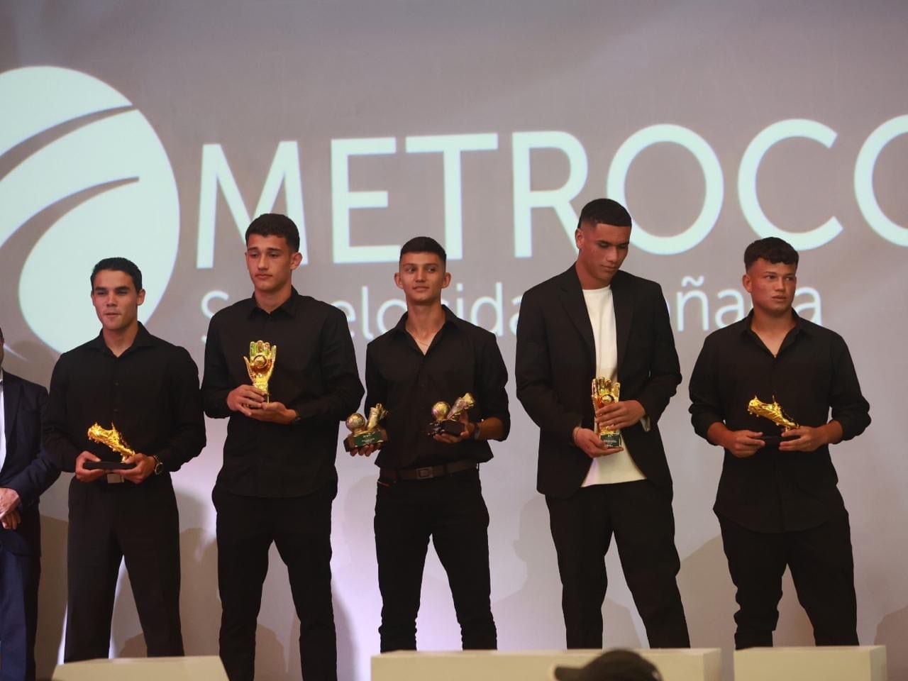 Adolfo Feoli, Leonardo Quirós y Dylan Ramírez de Sporting; así como Steven Orias y Alejandro Sandoval de Herediano, fueron premiados en U-21.