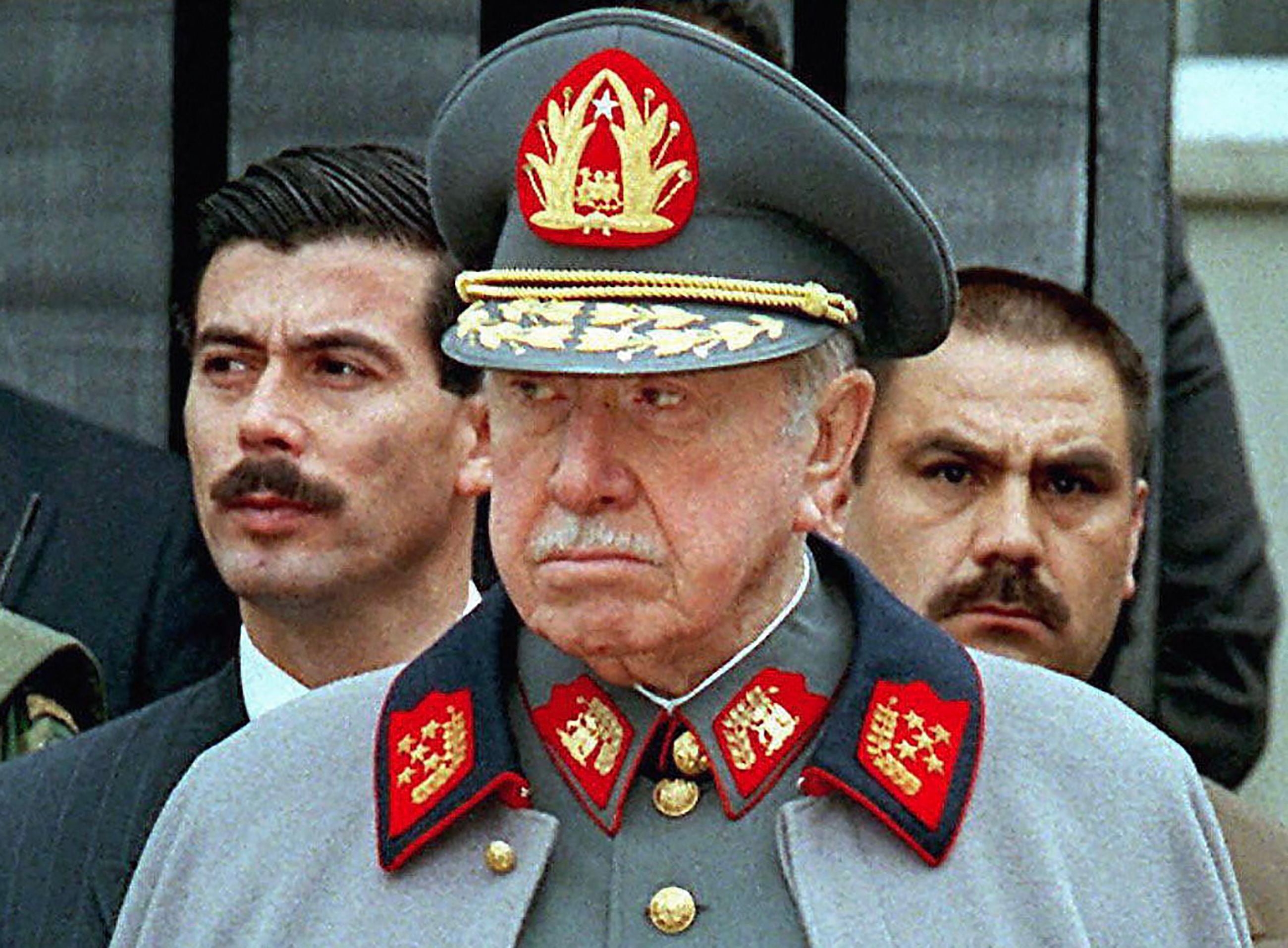 Диктатор чили. General Augusto Pinochet. Аугусто Пиночет фото. Военный режим Генерала Пиночета в Чили.