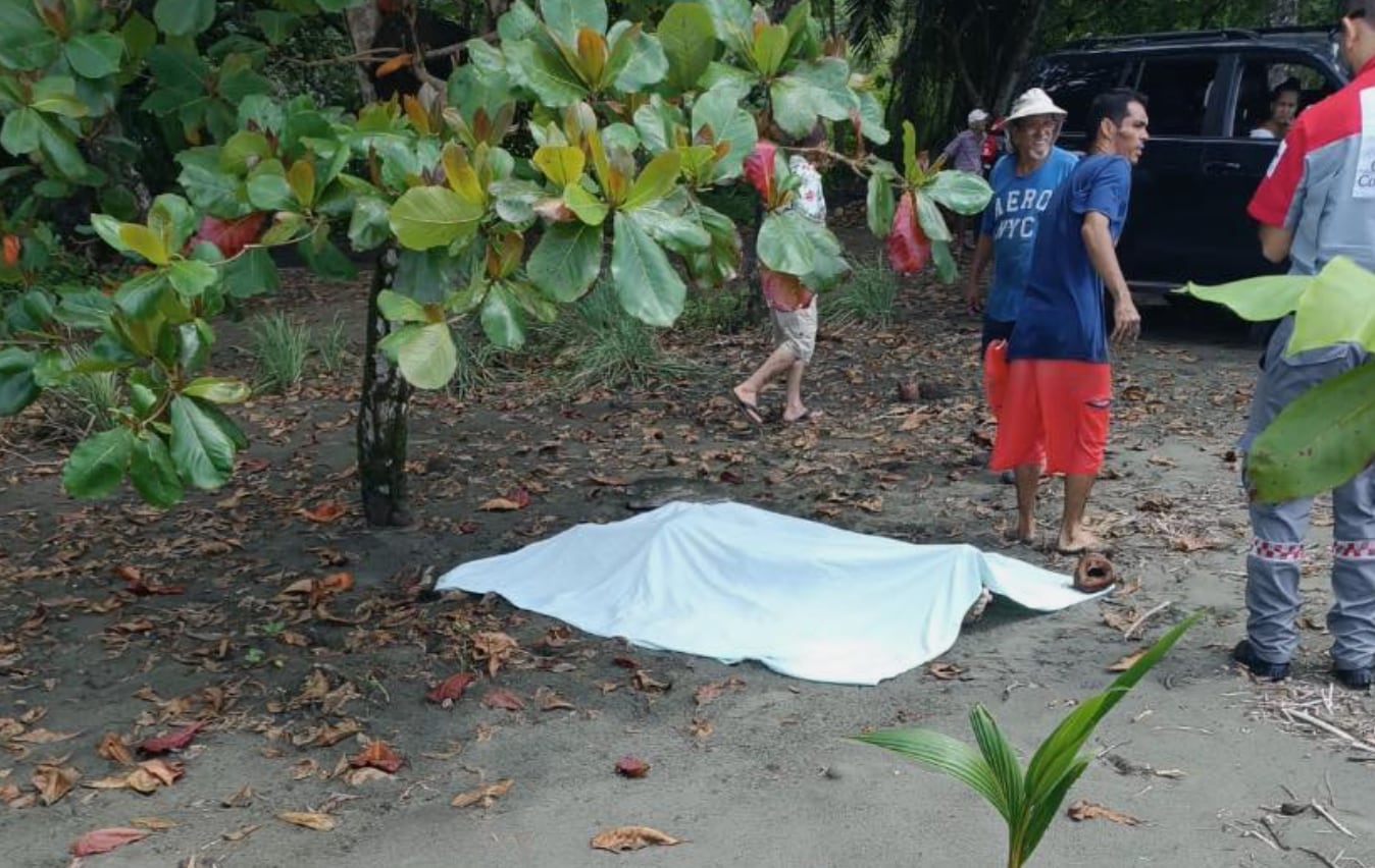 Un sujeto murió ahogado la mañana de este domingo en la playa Matapalo, en Quepos, Puntarenas. Foto: Ahora. 