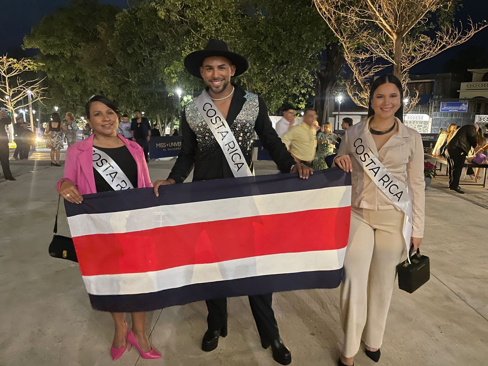 Tres amigos de Lisbeth Valverde viajaron de Guanacaste a El Salvador para apoyar a la costarricense en el Miss Universo. 