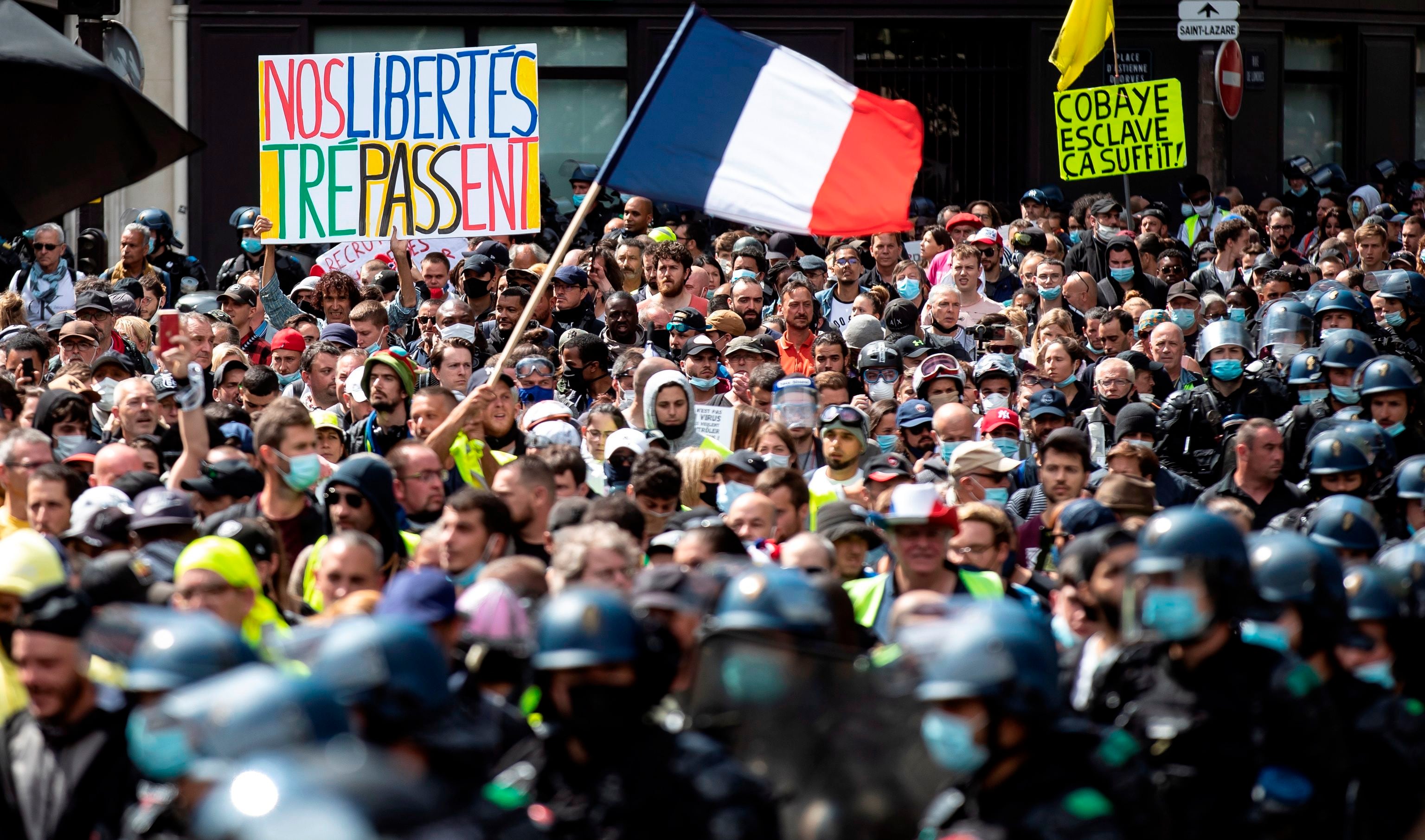 Miles de personas salieron a manifestarse para evitar que la ultraderecha gane el poder. Foto: AFP