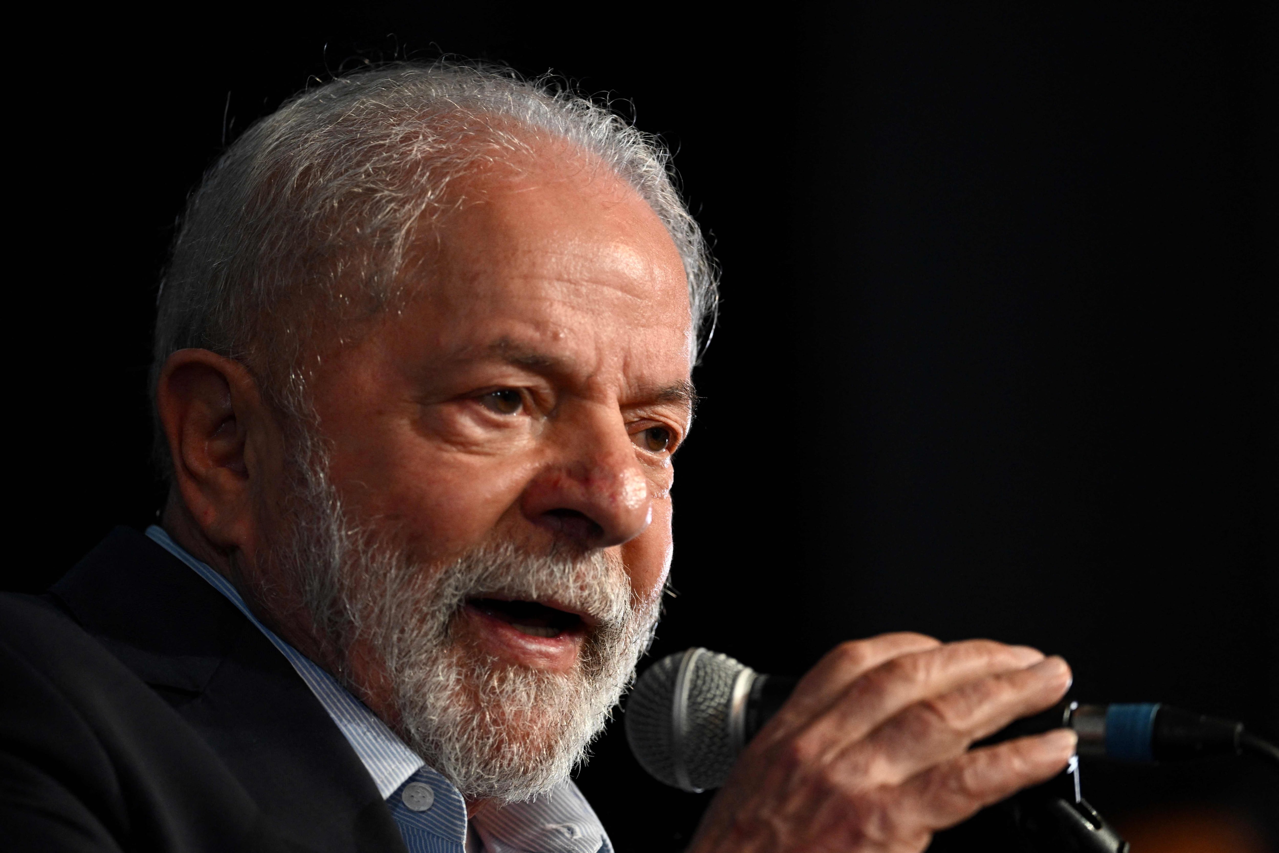 Luiz Inácio Lula da Silva, que ya gobernó por dos periodos consecutivos (2003-2010) la mayor economía de América Latina, anunció 16 nuevos nombres de su gabinete, que en total tendrá 37 ministerios, contra los actuales 23 en funcionamiento. FOTO: