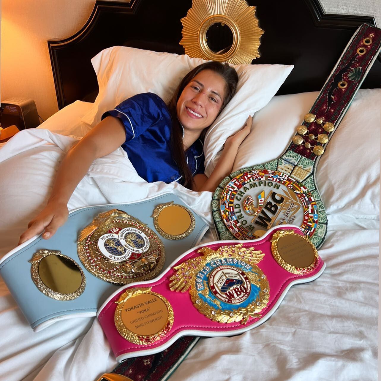 Yokasta Valle tuvo un despertar de  campeona este domingo al retener sus títulos mundiales, luego de la pelea del sábado ante María Santizo de Guatemala. Tomado de Facebook