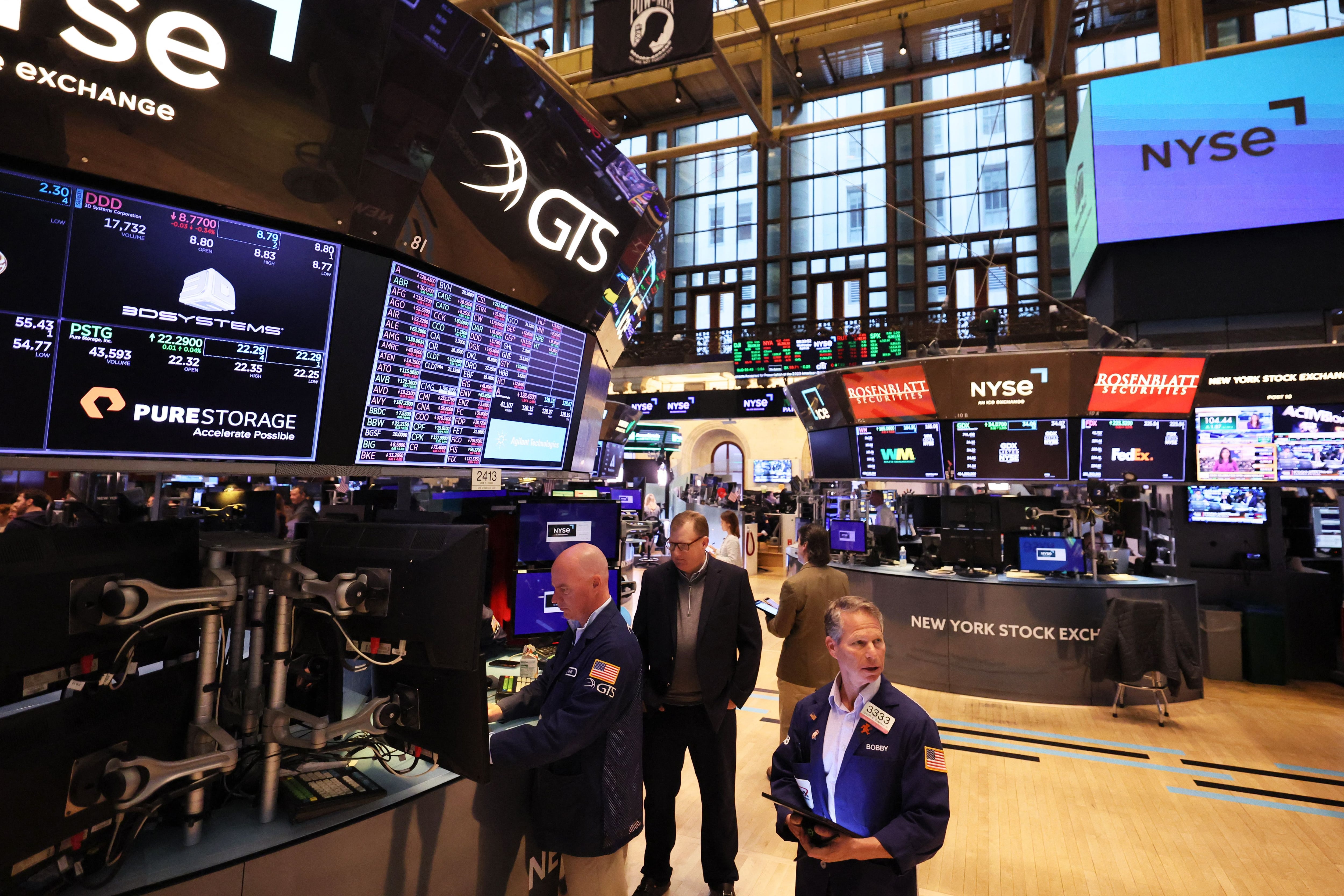 El mercado bursátil estadounidense alcanzó nuevos récords, este jueves, cuando Dow ganó 1,18% y el S&P 500, 2,11%.