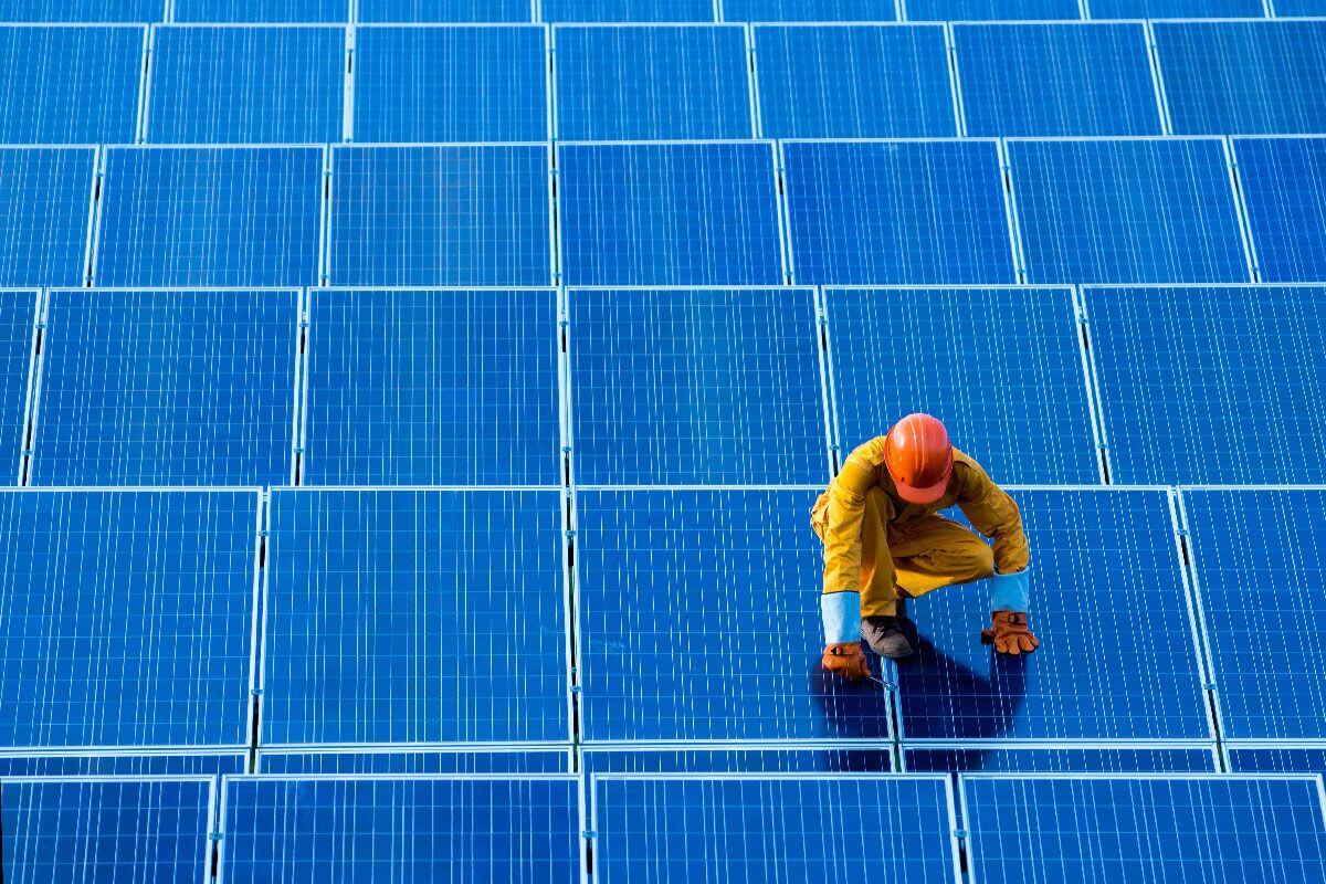 Las energías renovables, como la fotovoltaica, produjeron el 30% de la electricidad el año pasado. Para el 2026 se estima que será del 37%, según la AIE.