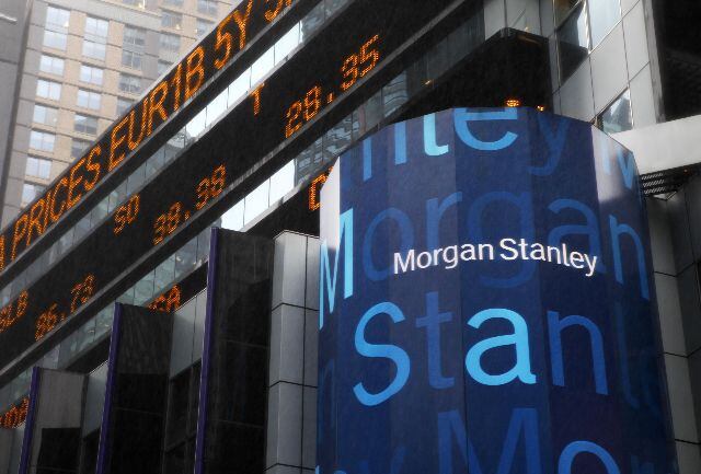 Morgan Stanley cerró el primer trimestre de 2023 con un beneficio neto atribuido de $2.980 millones, lo que equivale a un descenso del 18,7% en comparación con las ganancias del mismo periodo del año pasado, mientras que los ingresos trimestrales sufrieron una caída del 1,9%, hasta $14.517 millones de dólares.