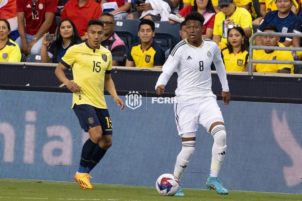 Josimar Alcócer apenas tiene 18 años y sus apariciones con la Selección de Costa Rica son contadas con una mano, pero ante Ecuador dejó ver que no le pesa la camiseta. 
