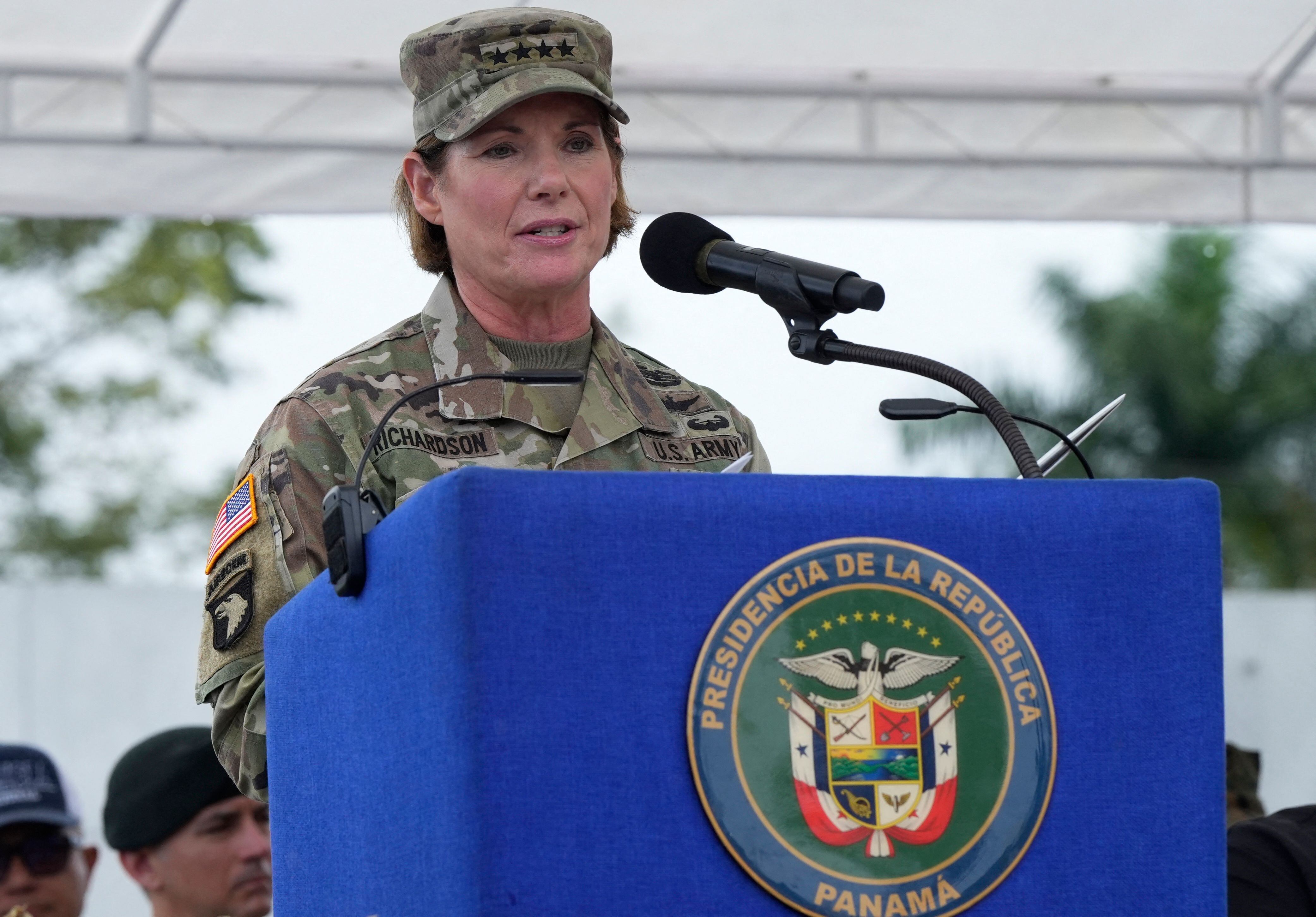 La general del Comando Sur de los Estados Unidos, Laura Richardson, habla durante la ceremonia de clausura de los ejercicios de entrenamiento de Fuerzas Comando Panamá 2024 en la Ciudad de Panamá, el 24 de mayo de 2024. (Foto de ARNULFO FRANCO / AFP)