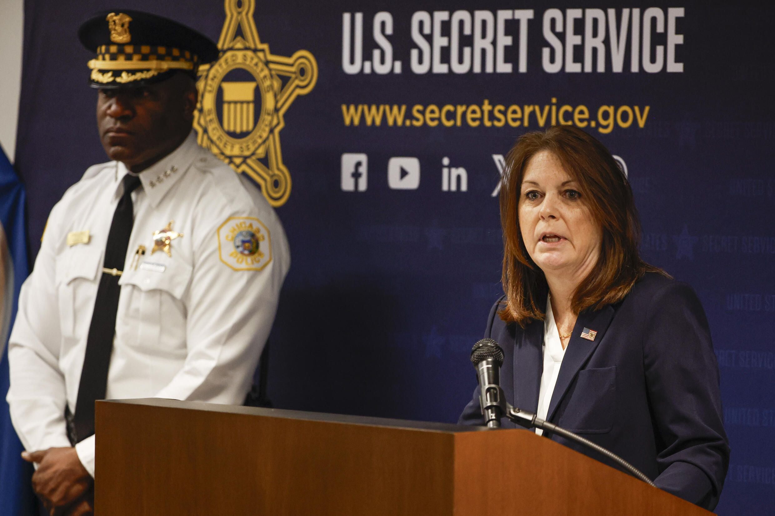 Kimberly Cheatle, directora del Servicio Secreto, defendió el programa de inclusión DEI después del intento de asesinato que sufrió Donald Trump el sábado. Foto: Kamil Krzaczynski/AFP
