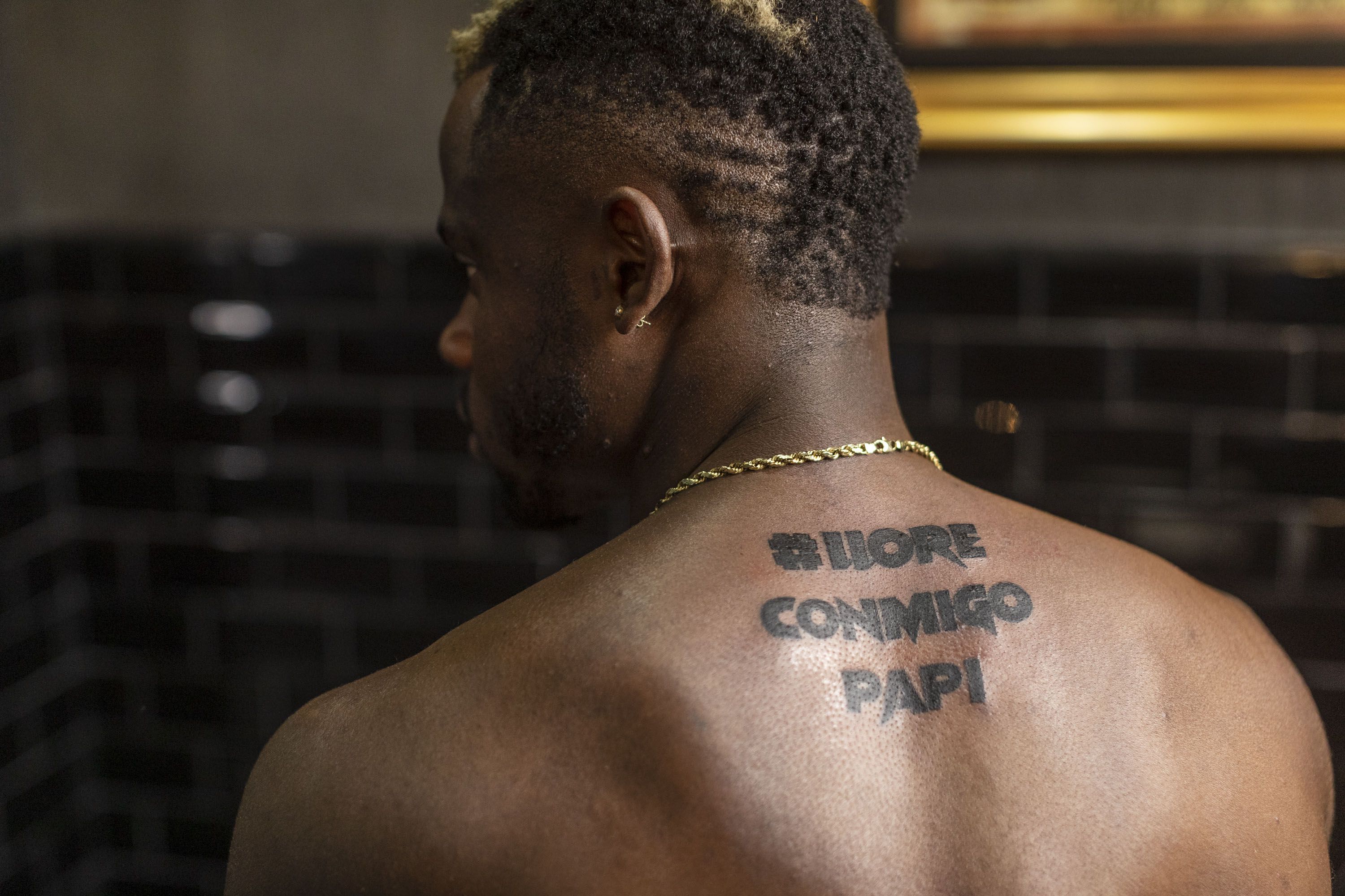 Waylon Francis se tatuó en diciembre de 2019 su legendaria frase: 
