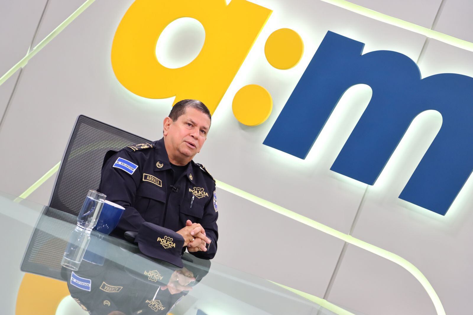 El director general de la Policía Nacional, Mauricio Arriaza, dio declaraciones en un espacio televisivo en el canal gubernamental. Foto tomada de Facebook.