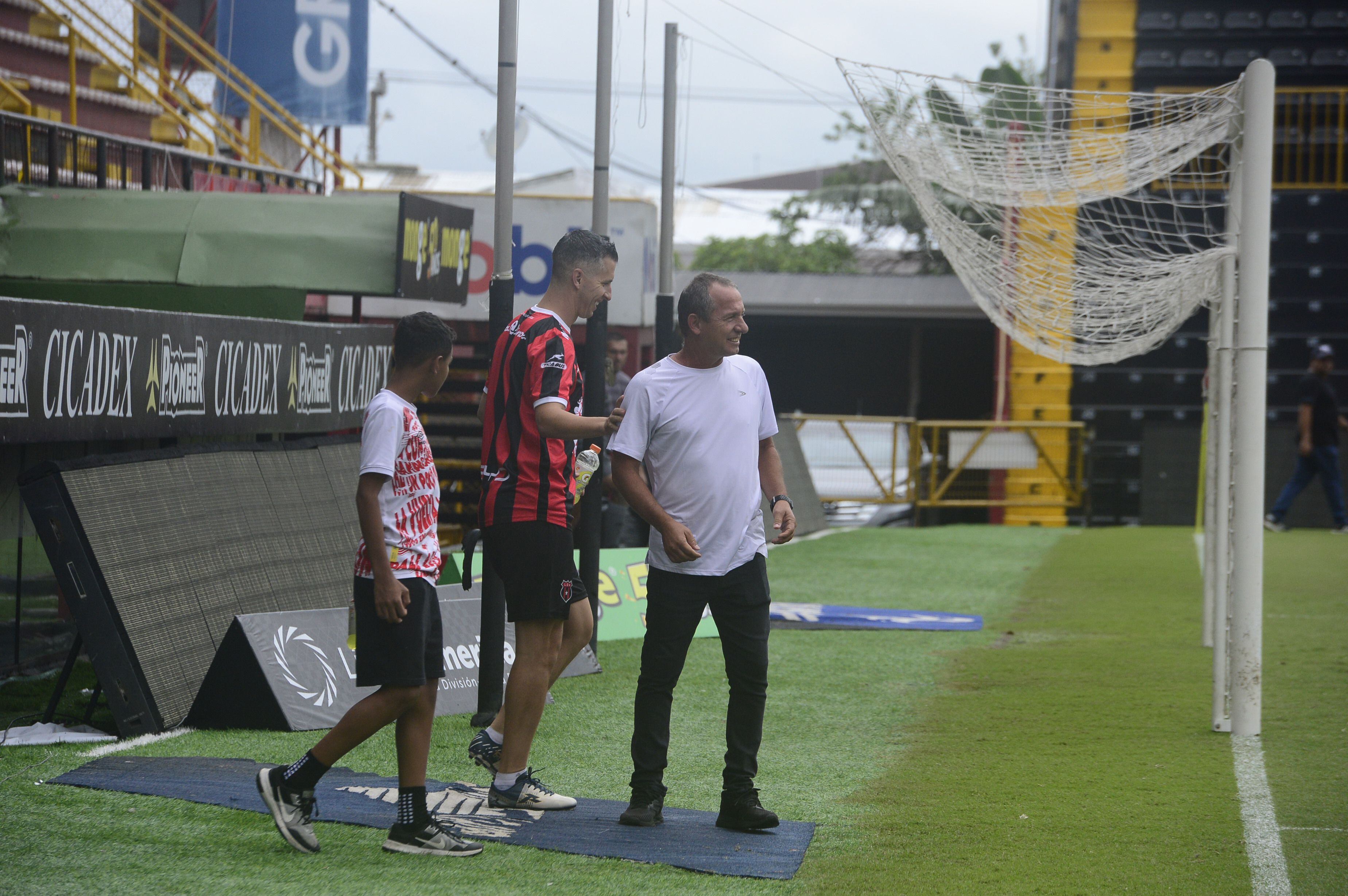 Wílmer López le dijo a Pablo Gabas que sería titular en el equipo de las leyendas de Liga Deportiva Alajuelense.