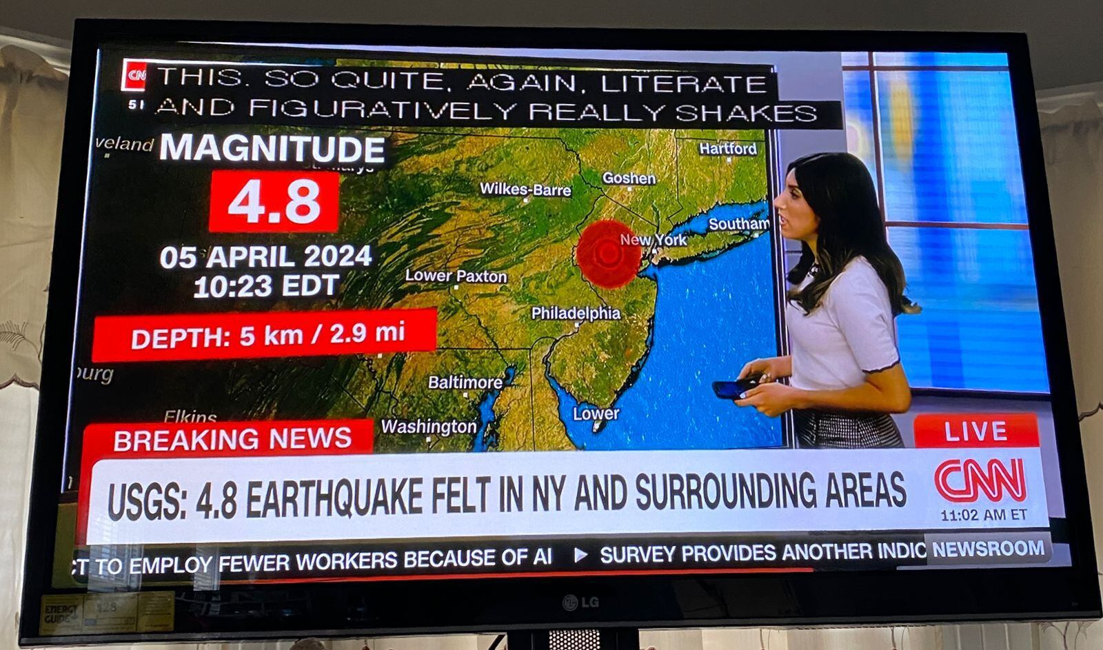 Los principales canales de noticias de Estados Unidos brindaron este viernes amplia cobertura sobre el temblor ocurrido en Nueva York.