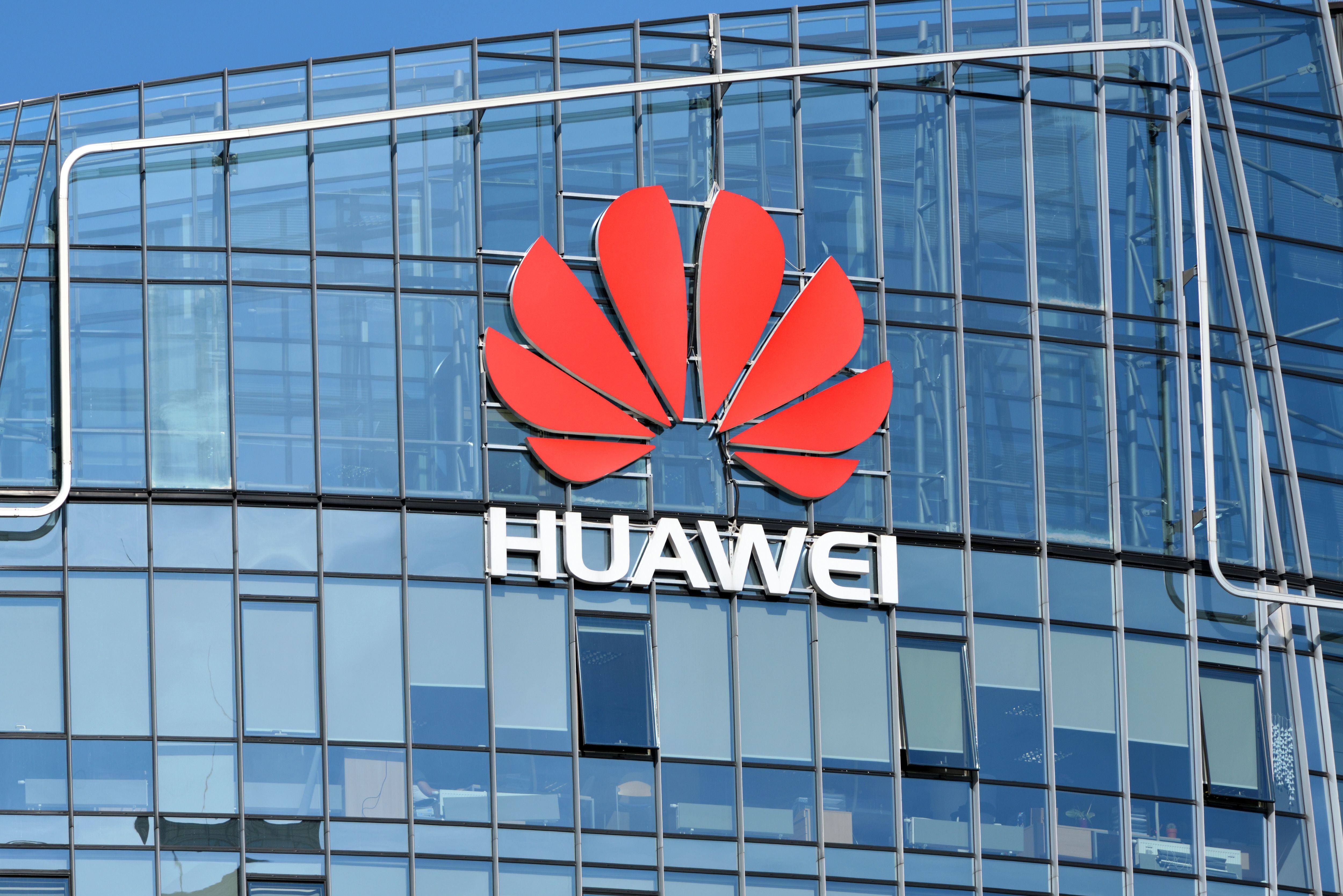La empresa china Huawei realizó un evento para empleados del ICE,  el 26 de abril pasado. Fiscalía investiga si los  funcionarios cometieron un delito al participar. Shutterstock