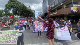 Marcha toma calles de San José para exigir un alto a la violencia contra las mujeres