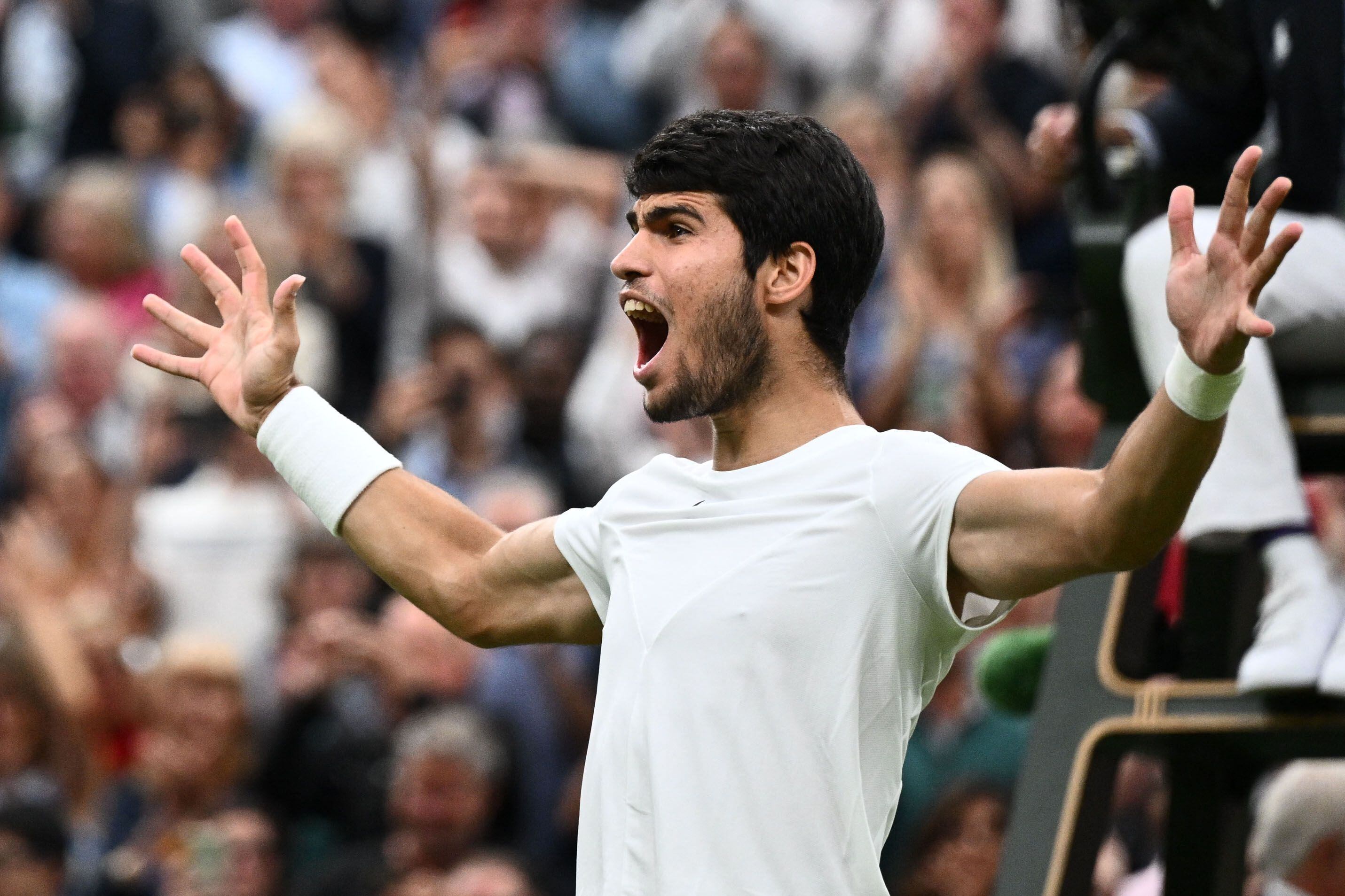 Carlos Alcaraz, a sus 20 años, jugará su primera final de Wimbledon y será el tercer español en la historia en disputar el prestigioso Grand Slam.