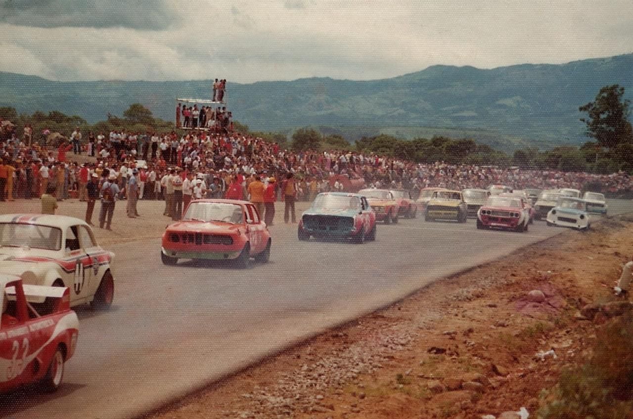 La primera carrera en el Autódromo La Guácima convocó a cerca de 50.000 espectadores, según comentó La Nación en sus páginas de aquel día.