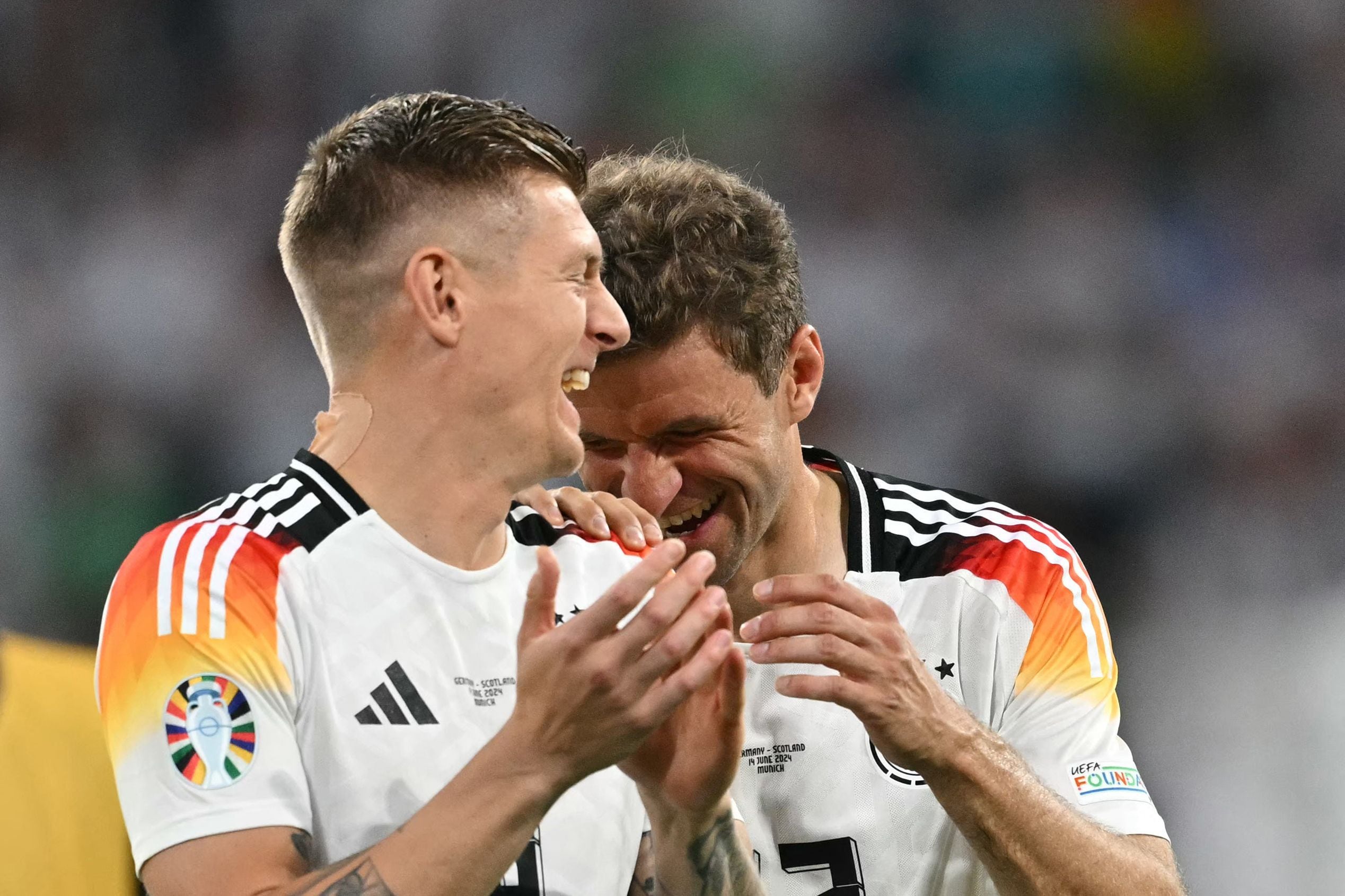 Toni Kroos  y Thomas Mueller (derecha) son la voz de la experiencia en el conjunto alemán. Fotografía: Miguel Medina/AFP