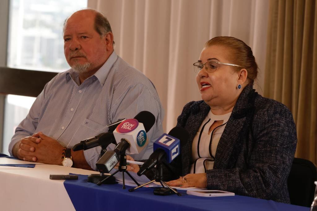 José Loría y Martha Rodríguez, directos de CCSS reinstalados por Sala IV, llamaron a conferencia de prensa para denunciar lo que consideran 