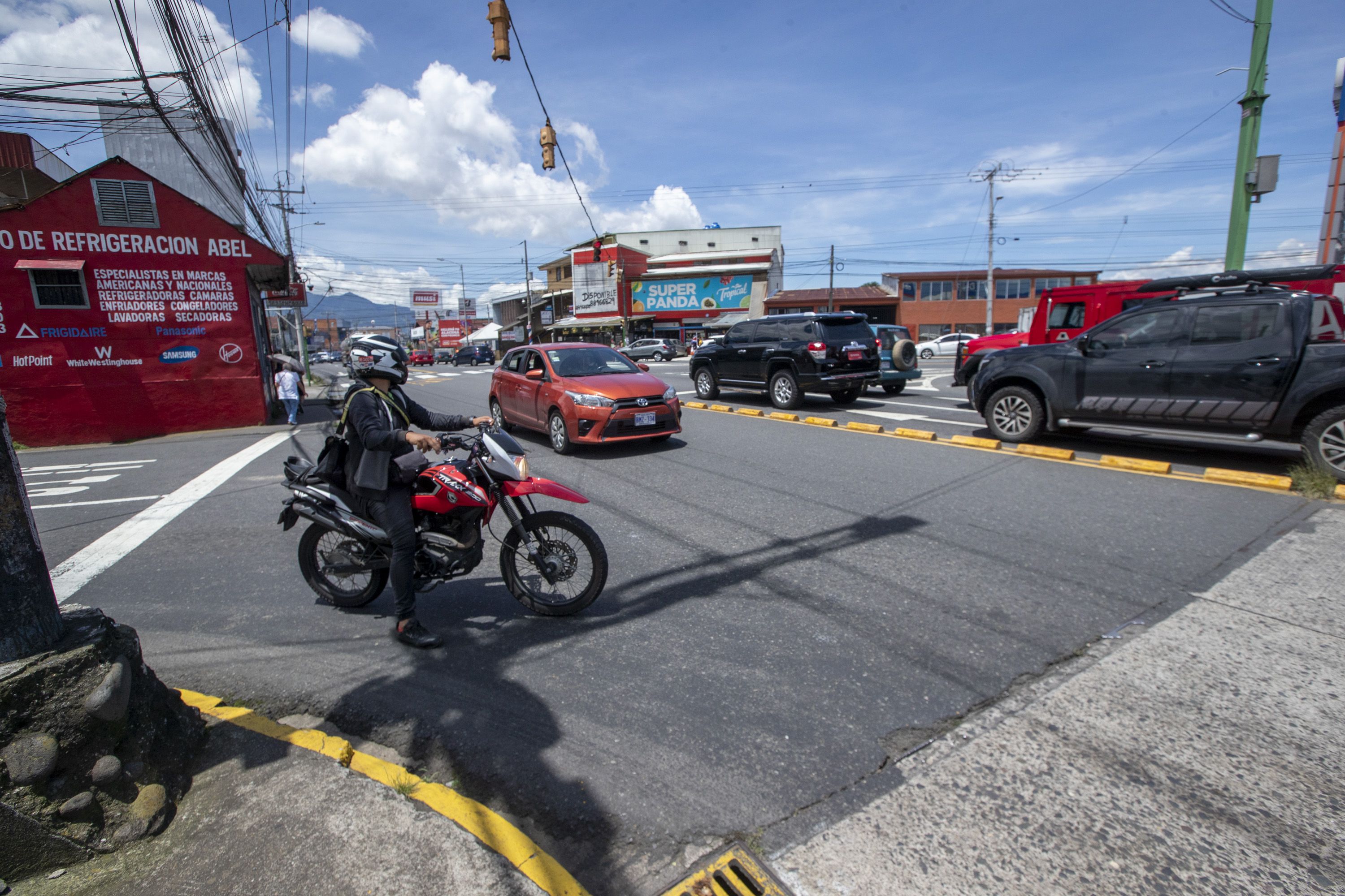 La ruta 218 en Goicoechea, Guadalupe, acumula 57 colisiones con muertos o heridos graves, la concentración de urbes es uno de los factores que más incide en los accidentes. 