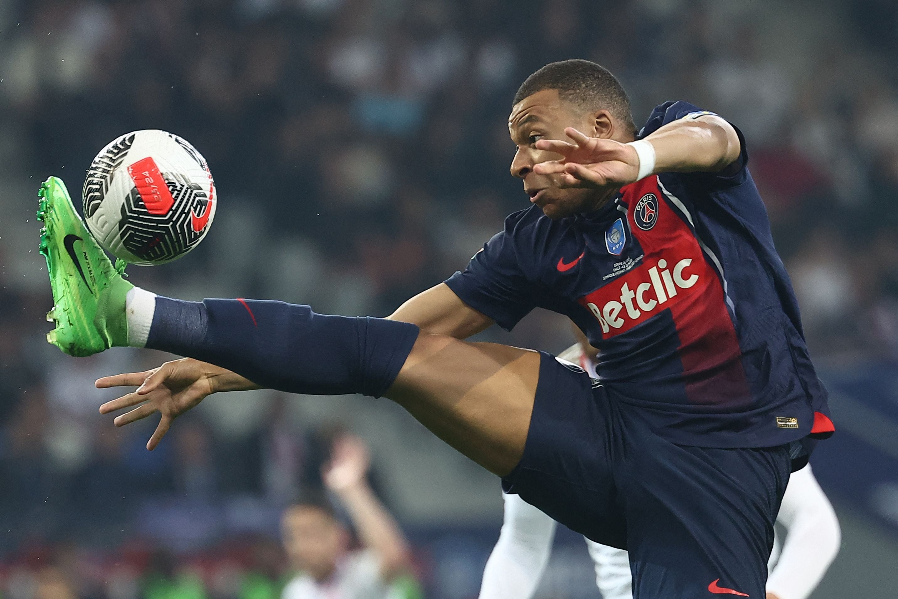 Kylian Mbappé se despide de Francia y del PSG con el título de Copa en el bolsillo
