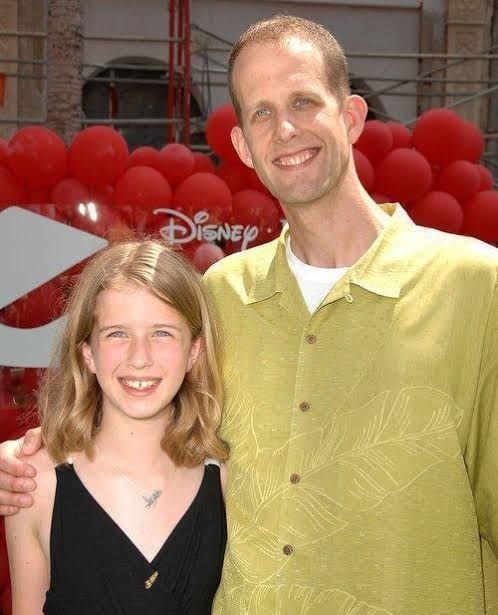 Peter Docter, director de 'Intensamente', y su hija Elie trabajaron juntos en la película 'Up: Una aventura de altura'.  Ella le dio su voz a la pequeña Ellie, de quien se enamora Carl. 