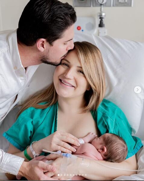 La chef Sophia Rodríguez y su esposo Ricardo Zoch presentaron oficialmente a su hija Juliana en Instagram.  La bebé pesó 3100 gramos y midió 46,5 centímetros al nacer.