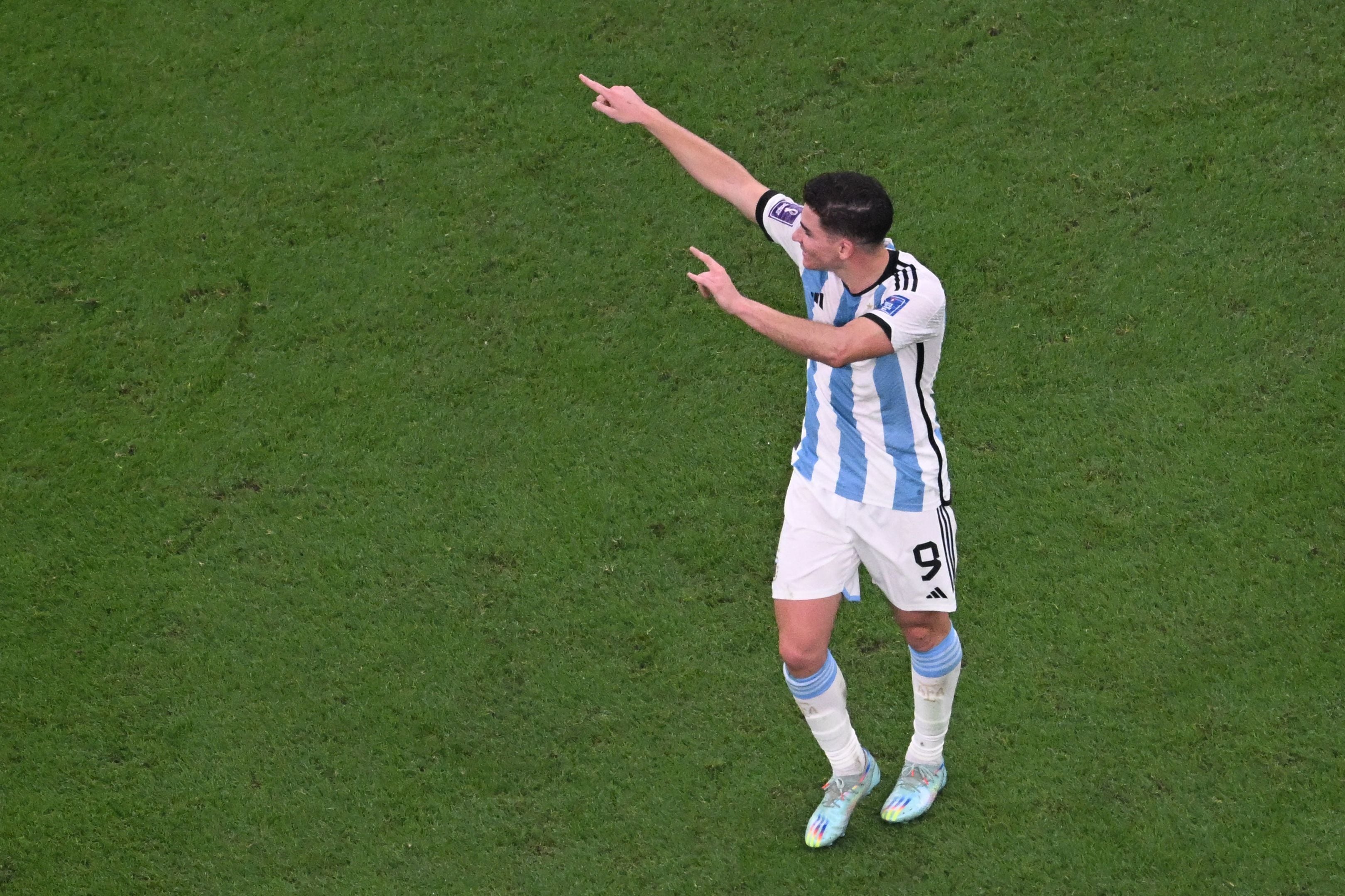 Julián Álvarez marcó un doblete y sacó el penal, en el triunfo de Argentina 3 a 0 ante Croacia, en las semifinales del Mundial de Qatar 2022. 