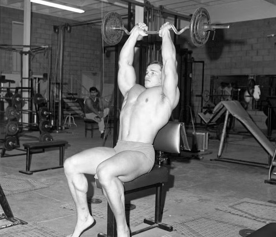 Arnold Schwarzenegger impulsó el método 5x5, esencial para desarrollar fuerza y músculo, basado en cinco series de cinco repeticiones.