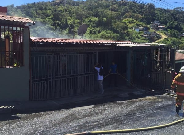 Incendio Dana 100 Metros Cuadrados De Dos Casas En La Union De Cartago La Nacion