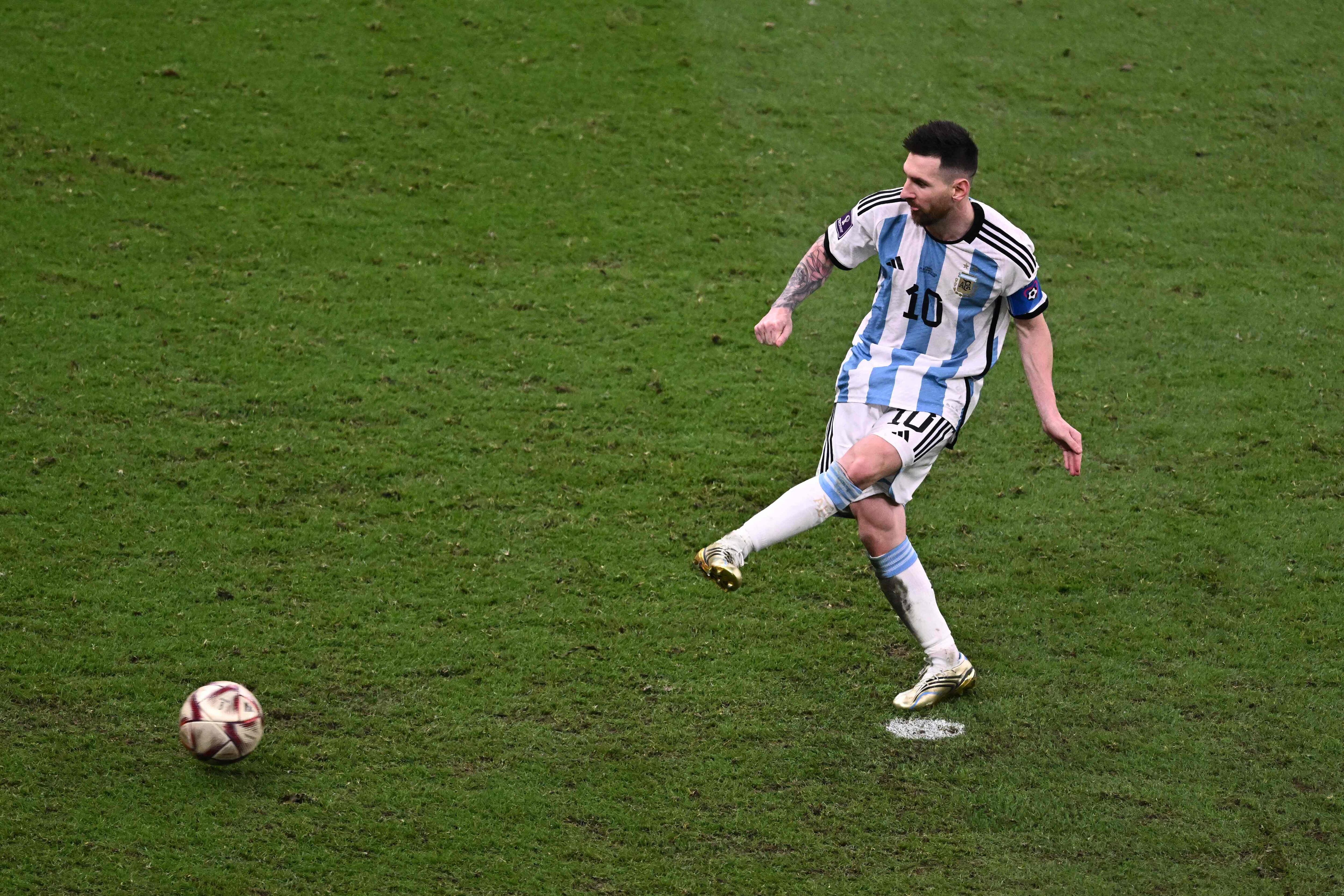 En la tanda de los penales, Lionel Messi anotó el primero para Argentina.