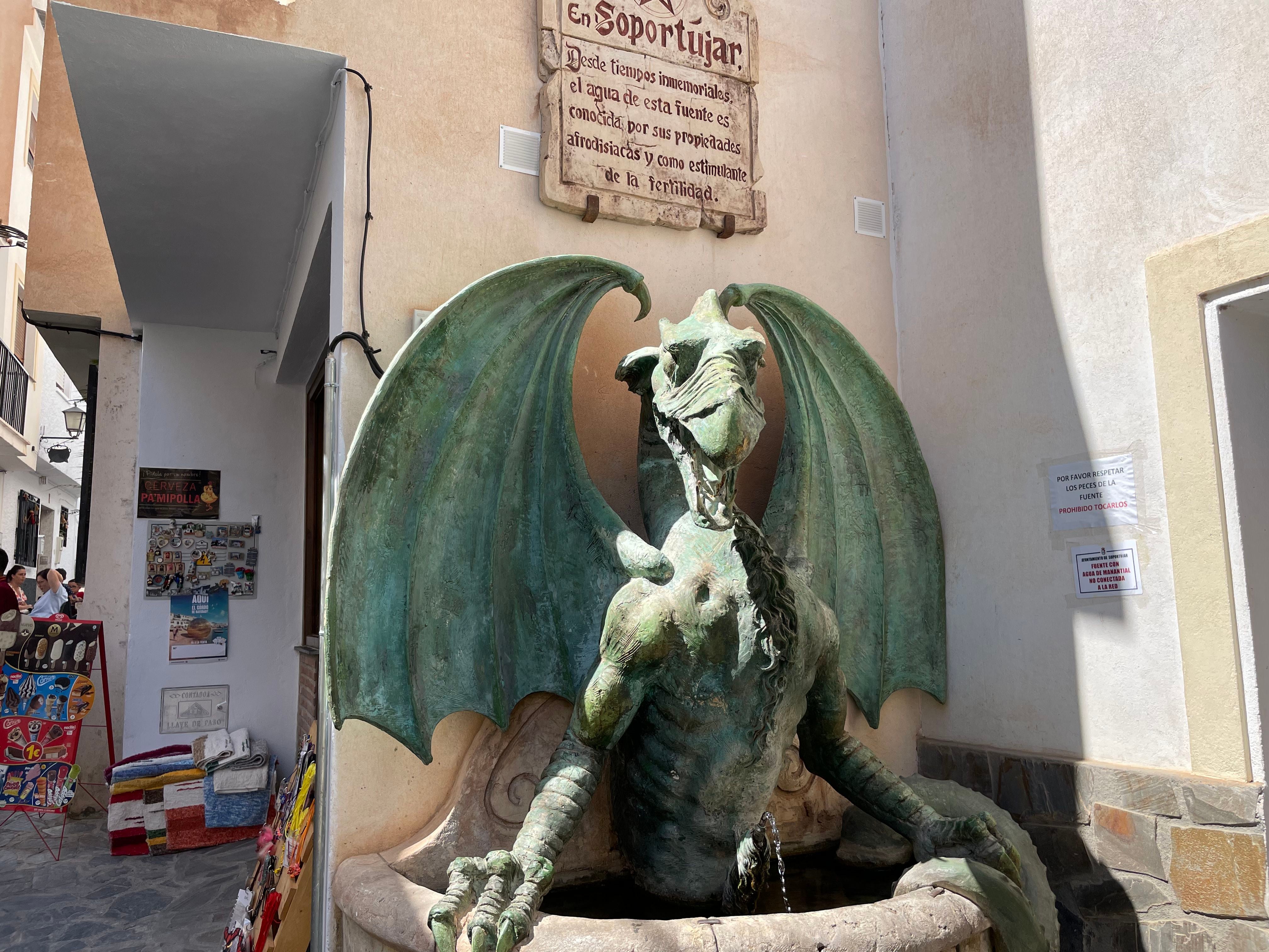 La fuente del dragón, otro atractivo de Soportújar.