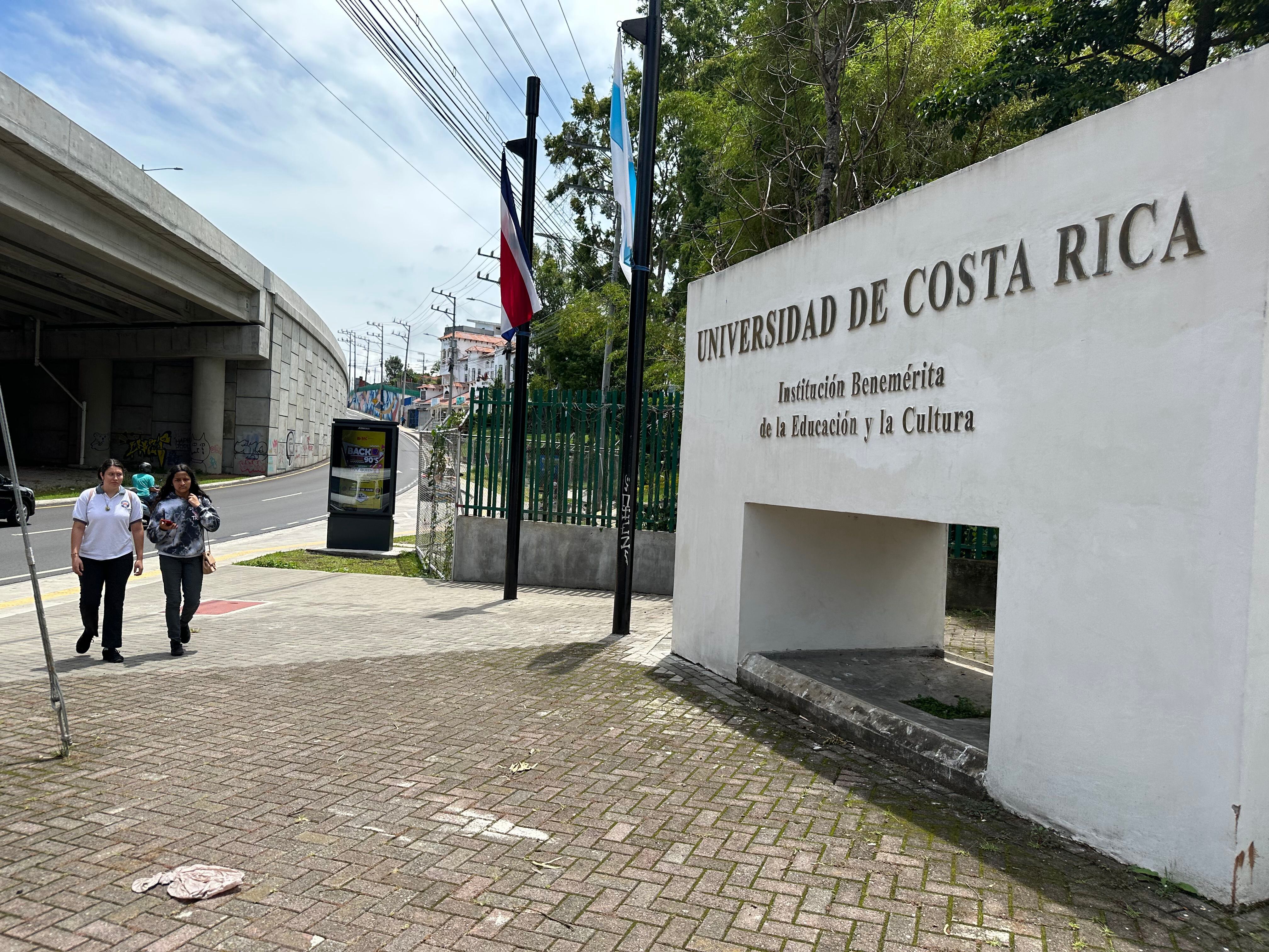 El concurso a carrera permite a los interesados optar por distintas carreras en las distintas sedes de la Universidad de Costa Rica (UCR).