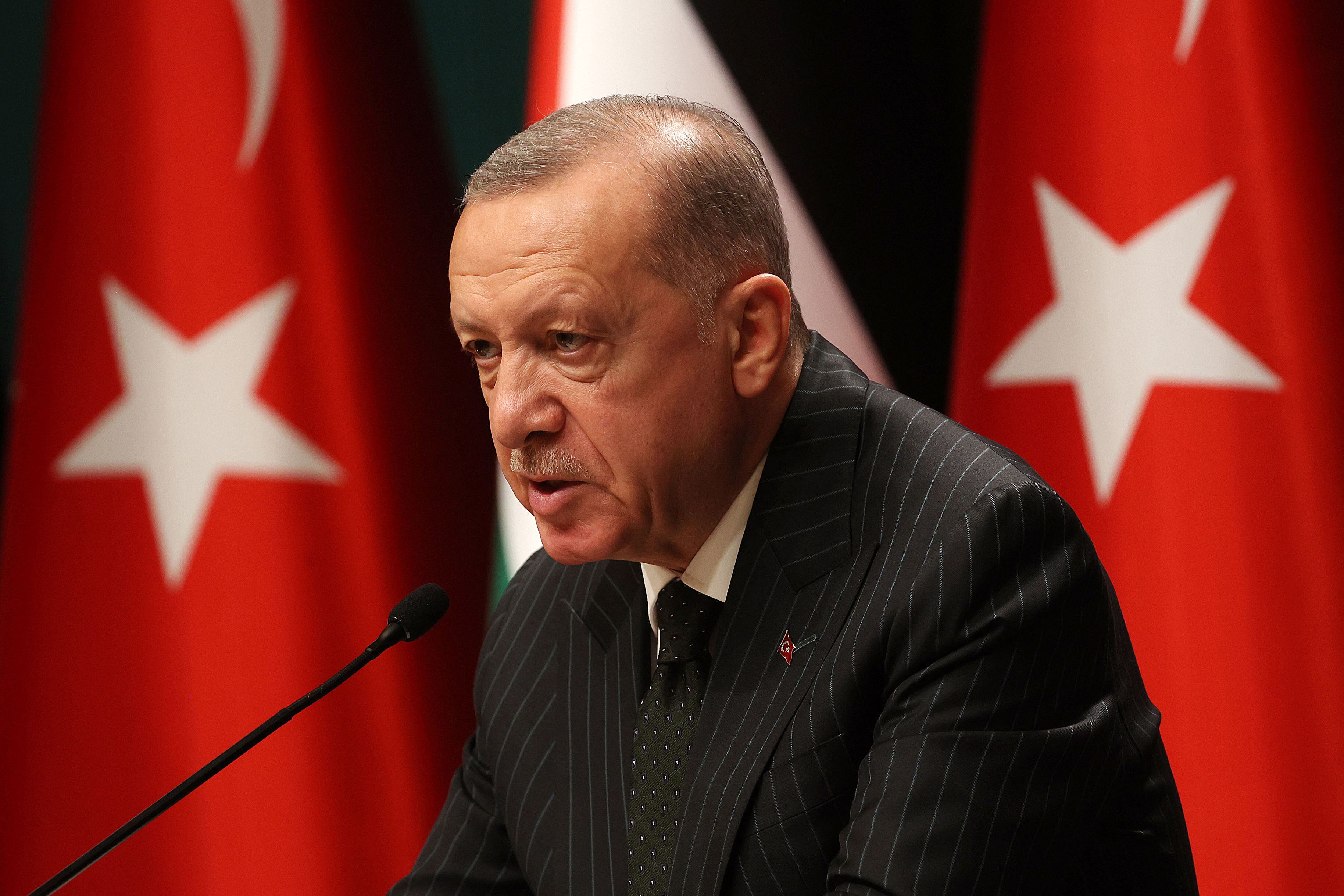 Presidente de Turquía enfrenta un futuro incierto ante reñidas elecciones