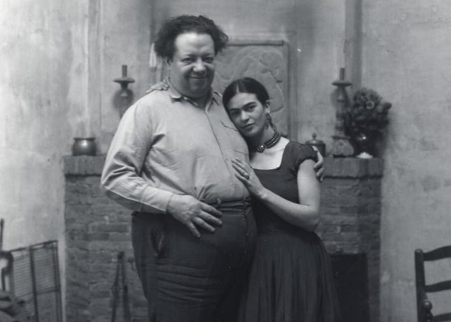 Además de sus problemas de salud, Frida Kahlo sufrió mucho por las infidelidades de su esposo Diego Rivera. Foto: Archivo.