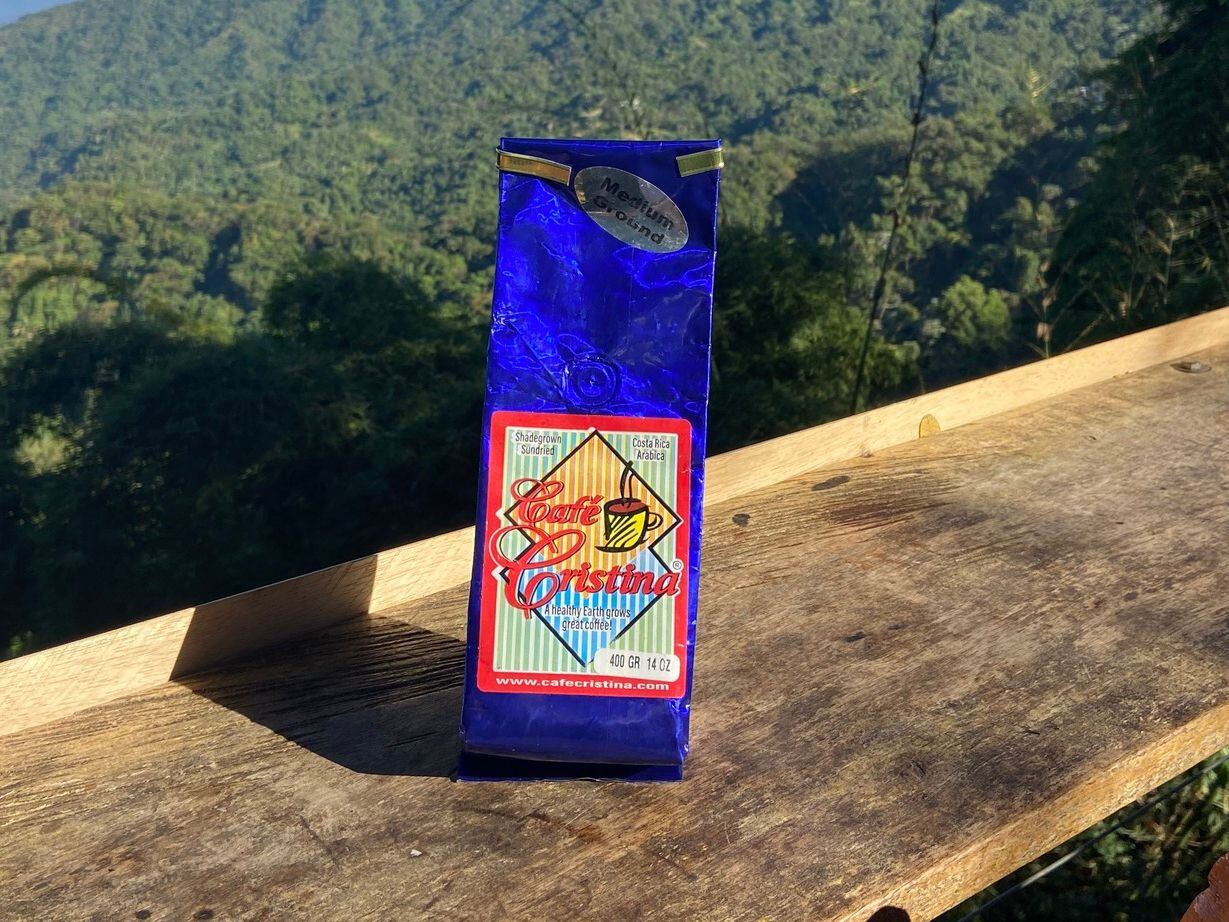 Ernest Carman comercia su café orgánico bajo la marca Cristina, en mercados como el de Estados Unidos, además del costarricense. El productor inició la transición hacia el cultivo orgánico hace 31 años. 