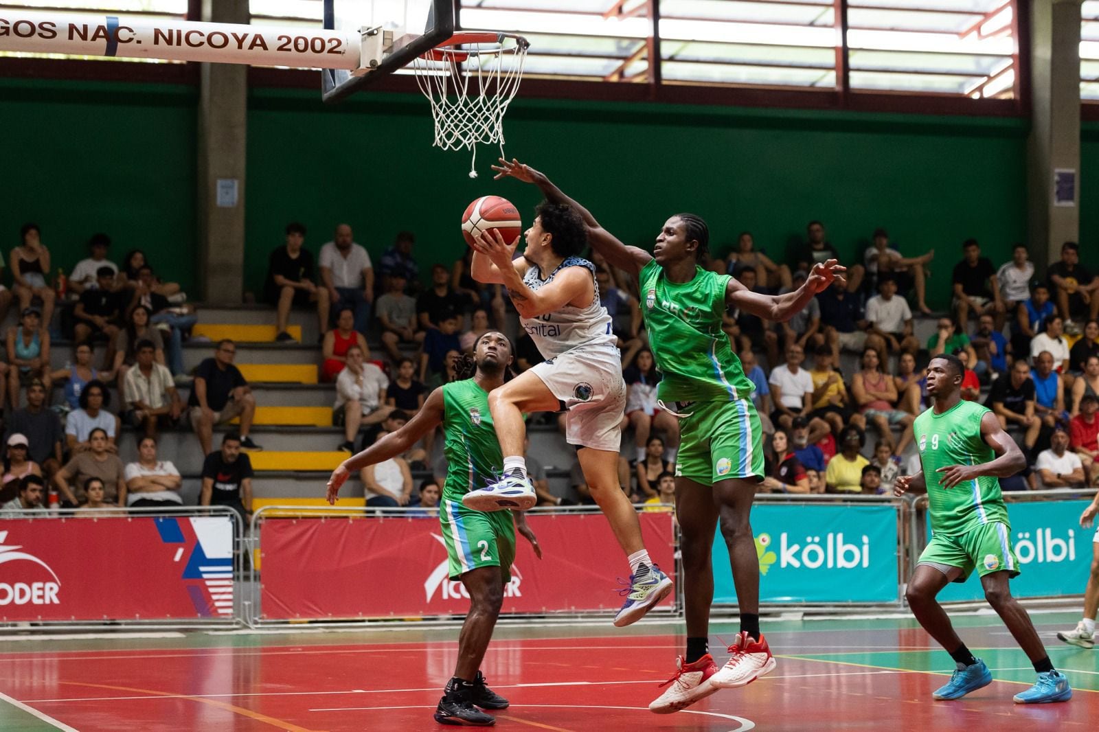 Joshand Johnson contribuyó con su juego defensivo para que Limón alcanzara el bicampeonato del baloncesto en los Juegos Nacionales, en las justas de Guanacaste 2024. Cortesía: Icoder