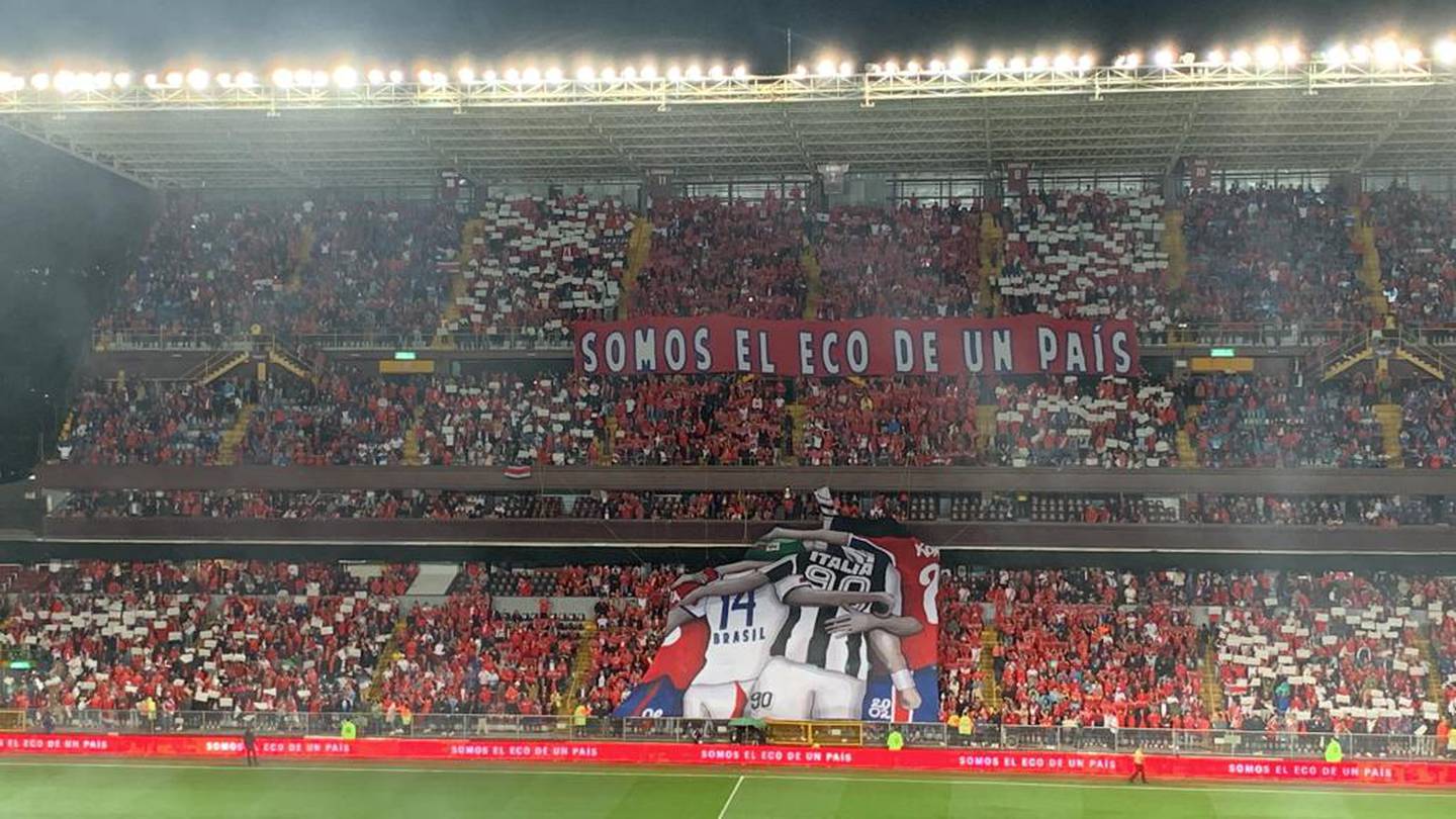 Así se vio el Estadio Ricardo Saprissa cuando la Selección de Costa Rica y la de Panamá ingresaron a la cancha. Fue un recibimiento emotivo.