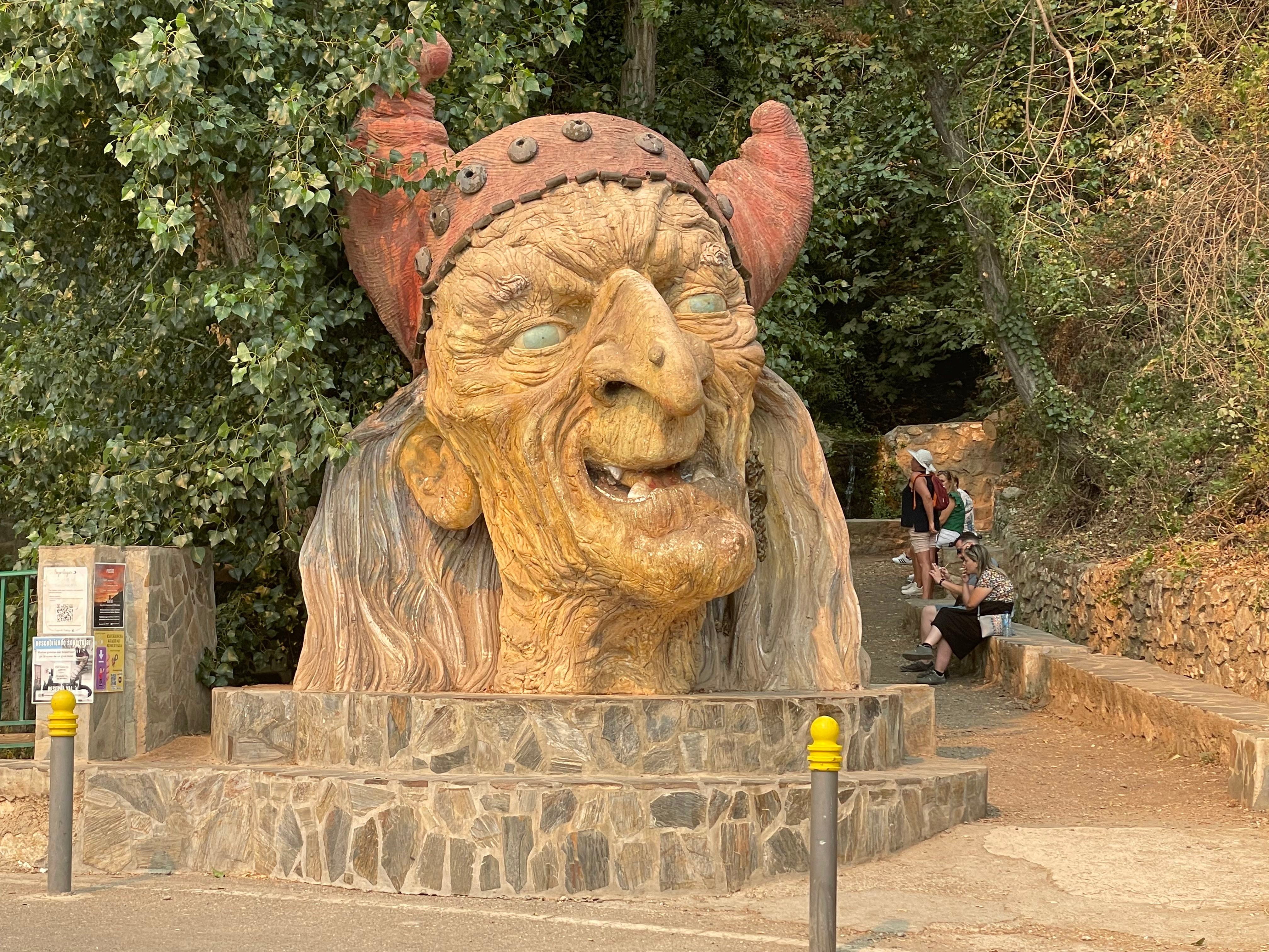 La cabeza de la bruja Baba Yaga en Soportújar, Granada, España.