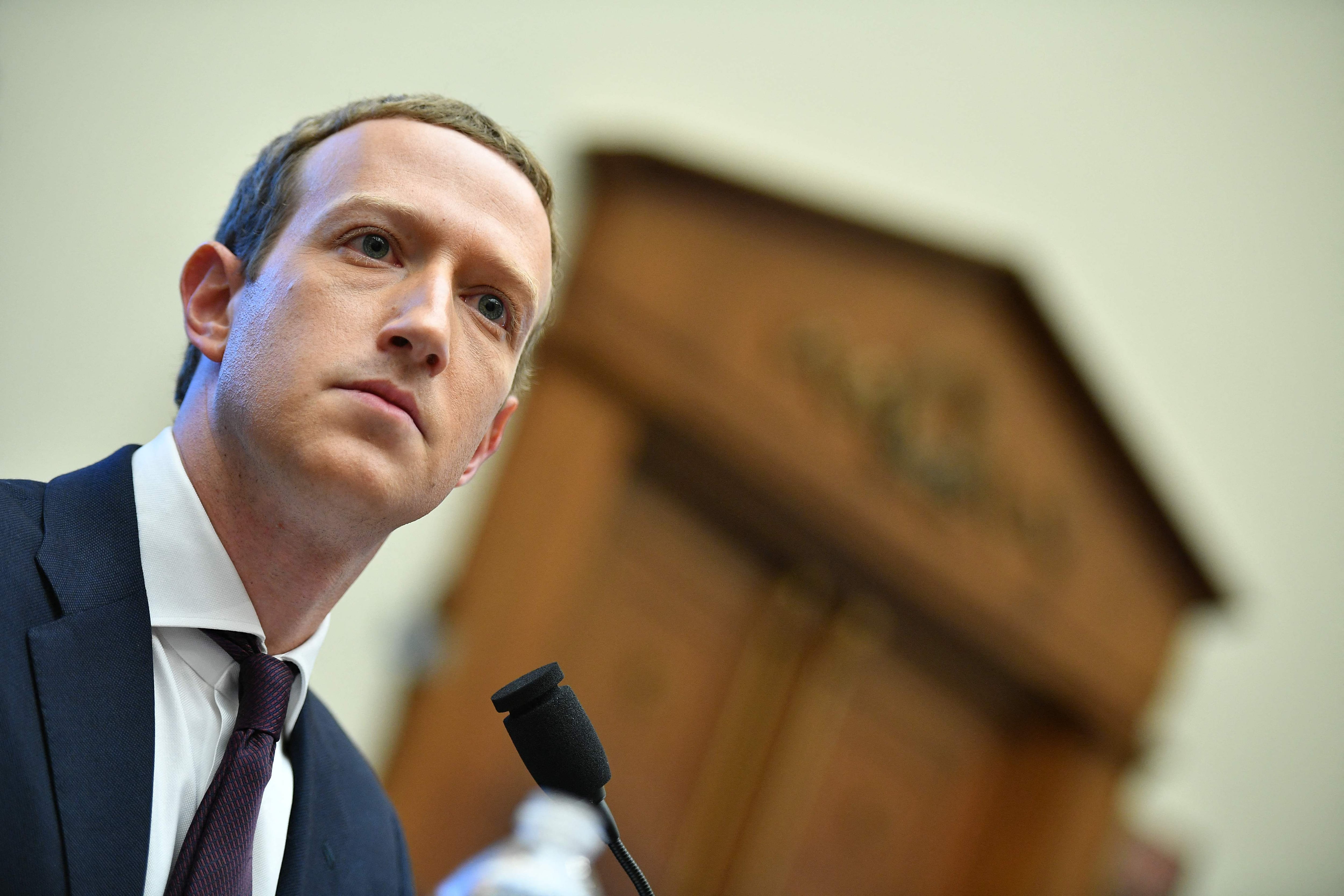 En esta foto de archivo tomada el 23 de octubre de 2019, el presidente y director ejecutivo de Facebook, Mark Zuckerberg, testifica ante el Comité de Servicios Financieros de la Cámara sobre 
