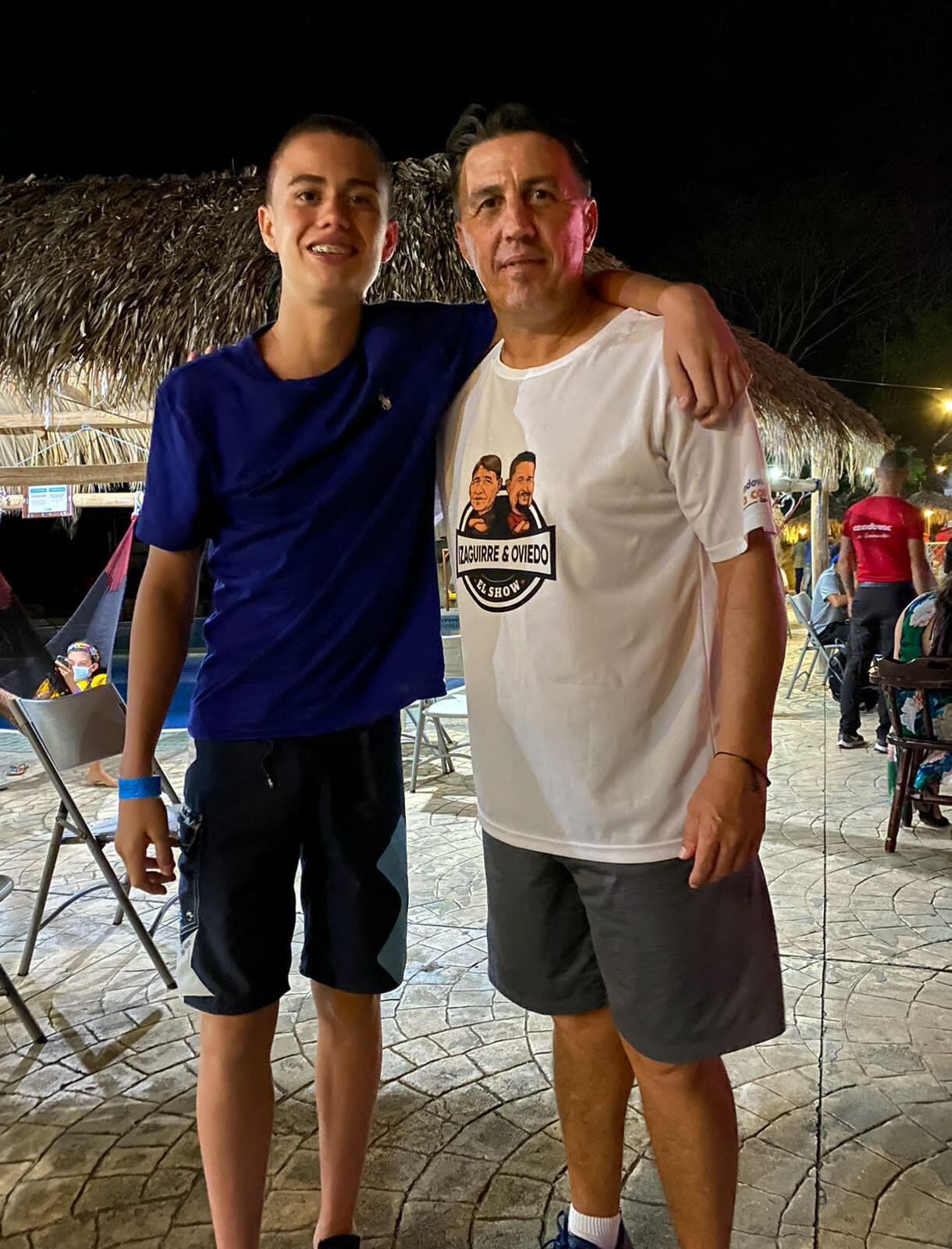 Pablo Izaguirre junto a su hijo Lucas Alejandro disfrutando de sus vacaciones. (Cortesía)