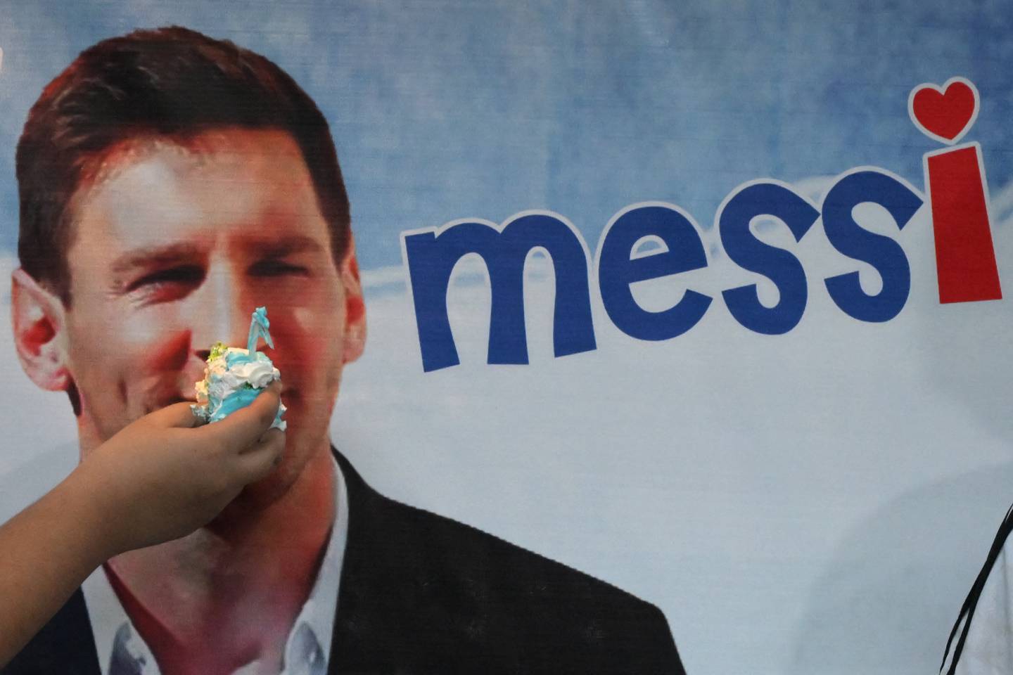 Lionel Messi cumple 37 años durante la Copa América 2024, buscando nuevos récords en su última participación en el torneo.