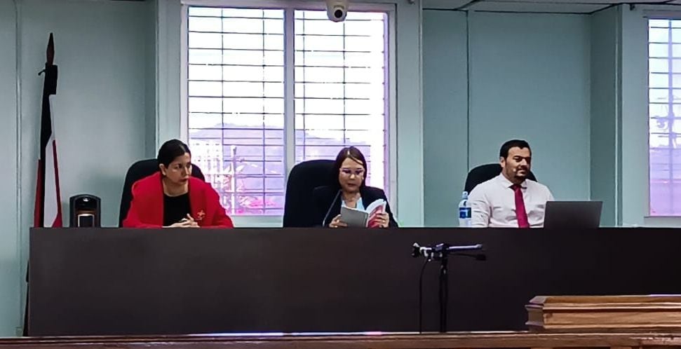El Tribunal está compuesto por las juezas Alejandra Rojas Calvo y Jenny Almendariz Solís, y el juez Christopher Durán Solano. Foto: Keyna Calderón.