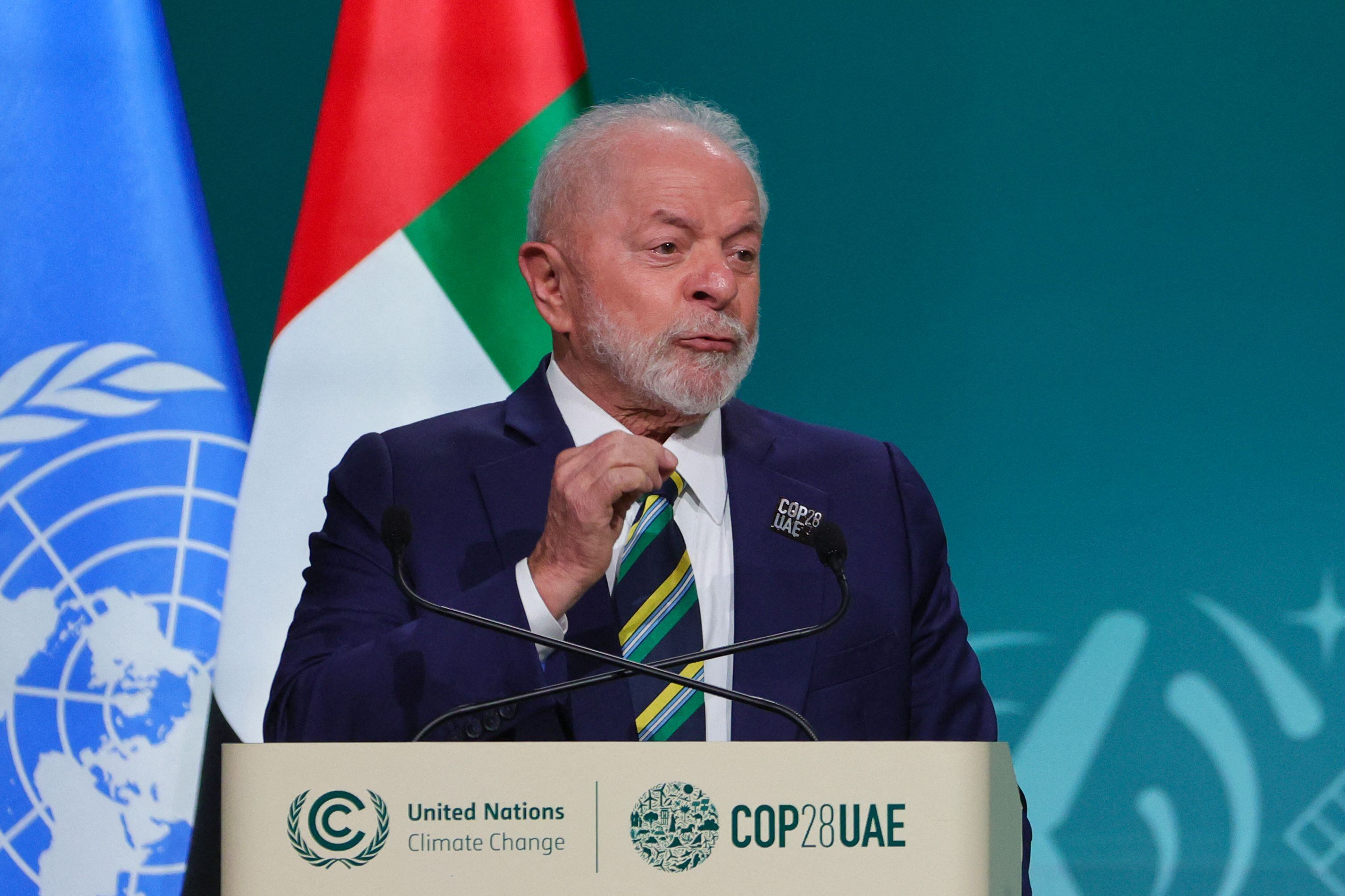El presidente de Brasil, Luiz Inácio Lula da Silva, habla durante el segmento de alto nivel para Jefes de Estado y de Gobierno en la cumbre sobre el clima de las Naciones Unidas en Dubai el 1 de diciembre de 2023. Los líderes mundiales ocupan un lugar central en las conversaciones sobre el clima de la ONU en Dubai el 1 de diciembre de 2023.