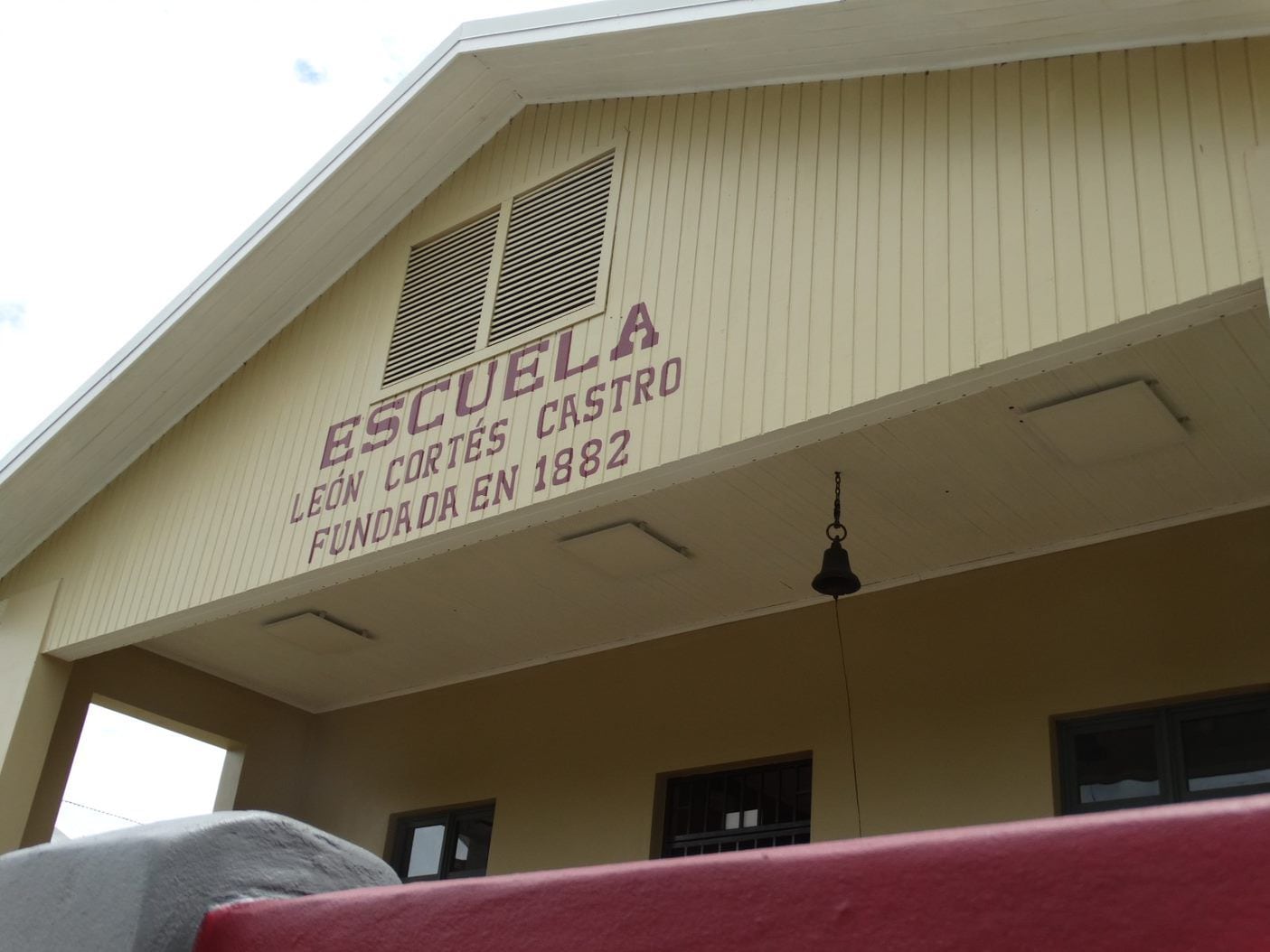 La Escuela León Cortés Castro, en Tarrazú, estuvo cerrada durante varios porque sus condiciones no permitían albergar personas.

Fotografía: Centro de Patrimonio