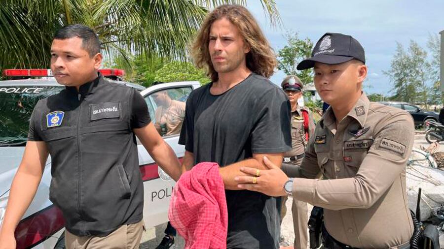 El acusado enfrenta el juicio por el crimen cometido en Tailandia a un médico colombiano, donde la familia de la víctima pide una sentencia justa, pero sin pena de muerte.