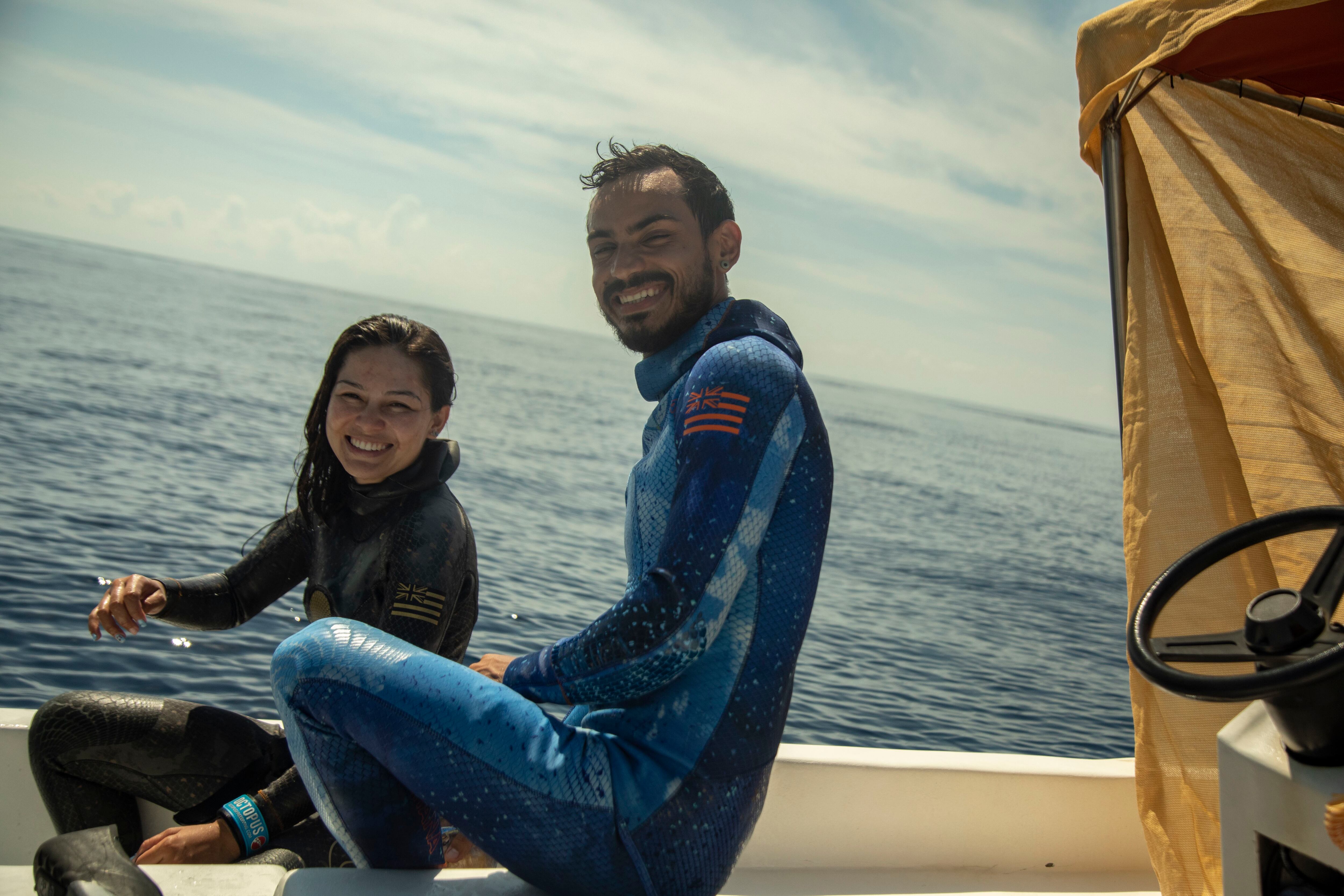 Leidy Báez y Andrés León se han convertido en amigos y se apoyan practicando 'freediving' en Quepos.