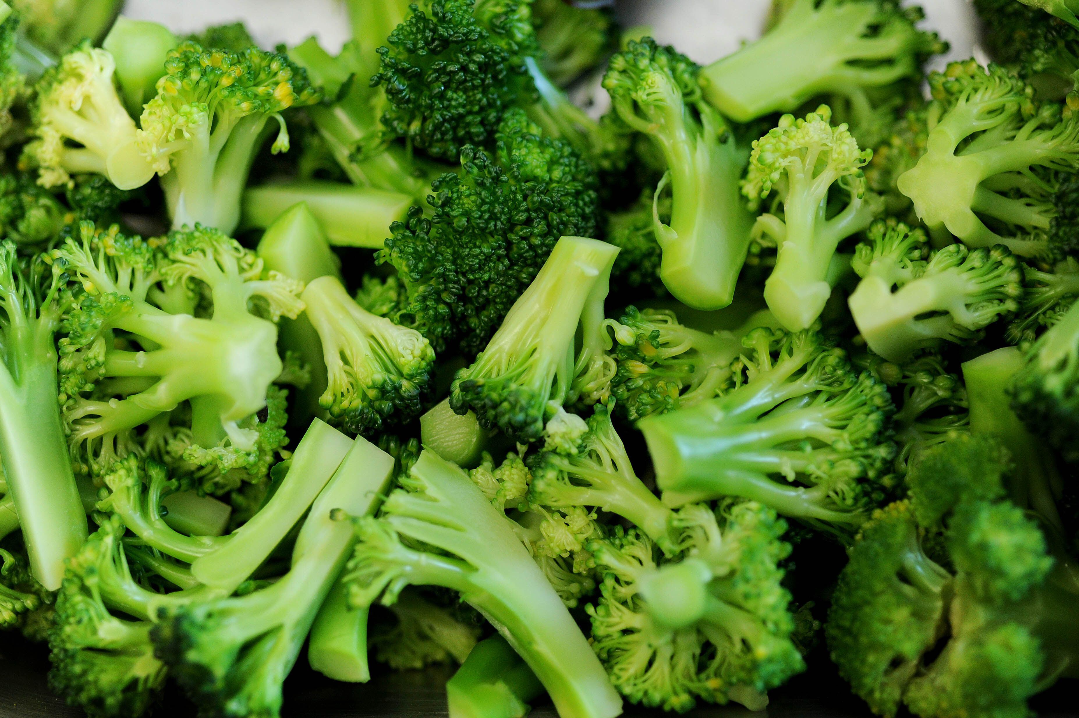 El brócoli es uno de los alimentos más beneficiosos para la salud, especialmente por sus beneficios para la salud mental y el combate de la ansiedad.